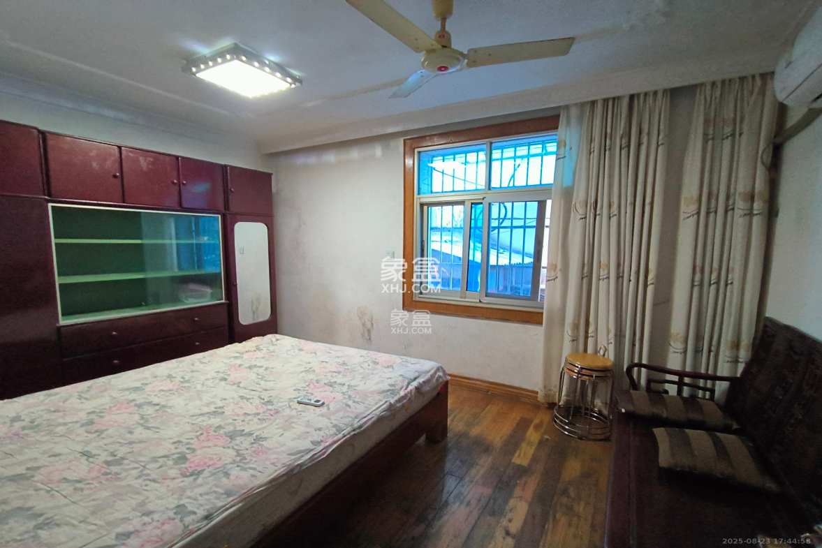 物贸小区 3室2厅1卫 2800.0元/月 物贸小区 3室2厅1卫 2800.0元/月室内图