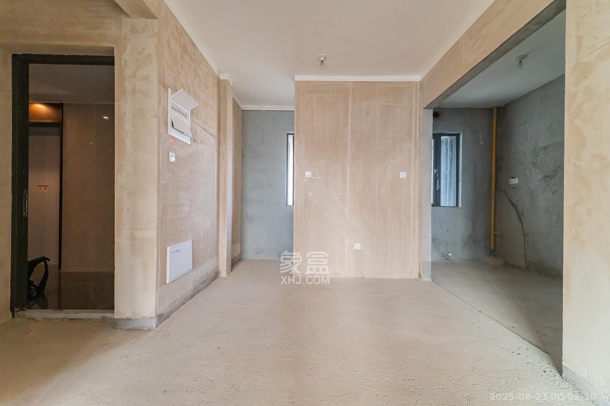 绿城美的明月江南 4室2厅2卫 143.0万 绿城美的明月江南 4室2厅2卫 143.0万客厅