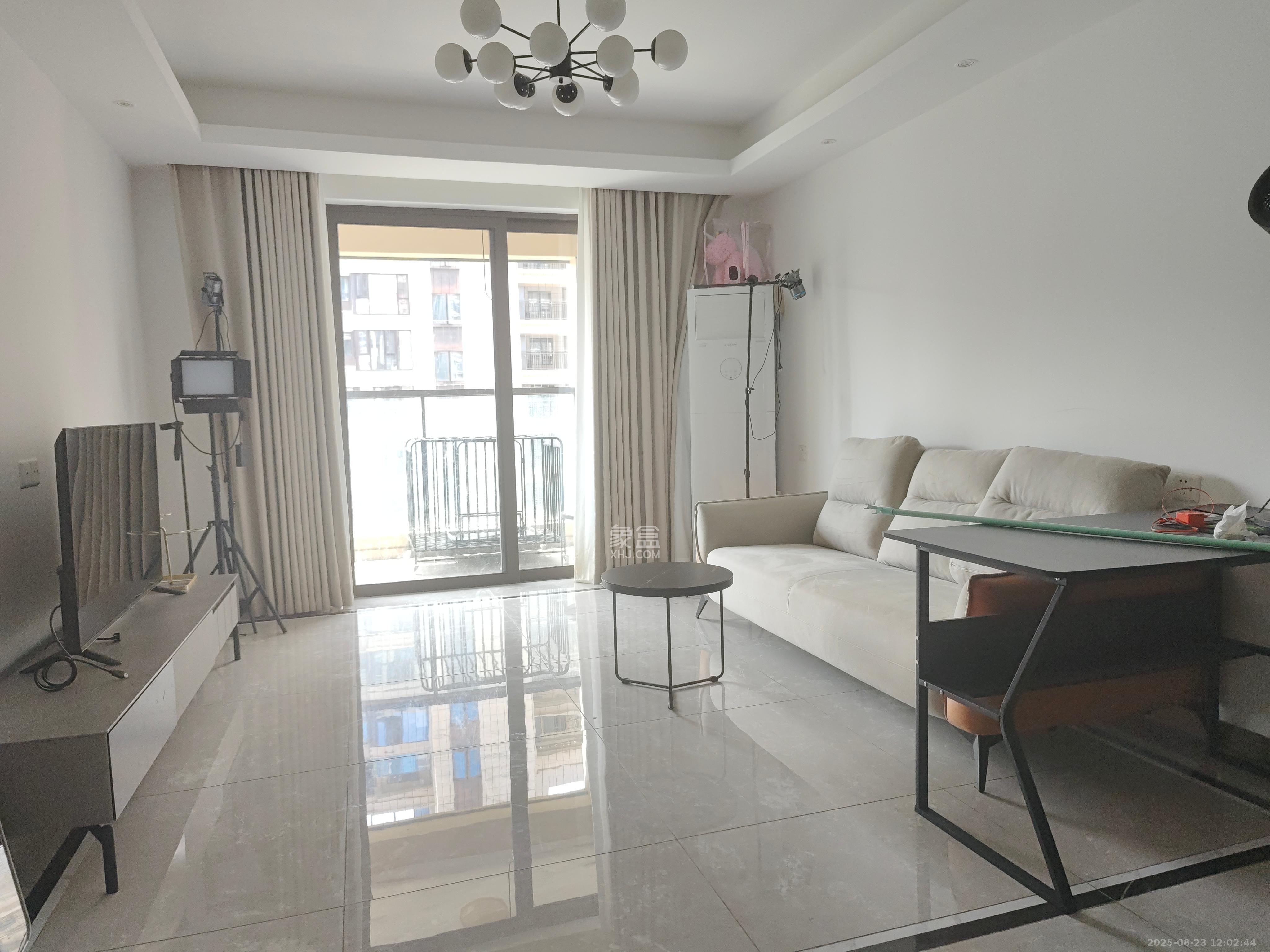 龙湖铂金中心(龙湖春江郦城) 3室2厅2卫 4000.0元/月 龙湖铂金中心(龙湖春江郦城) 3室2厅2卫 4000.0元/月室内图