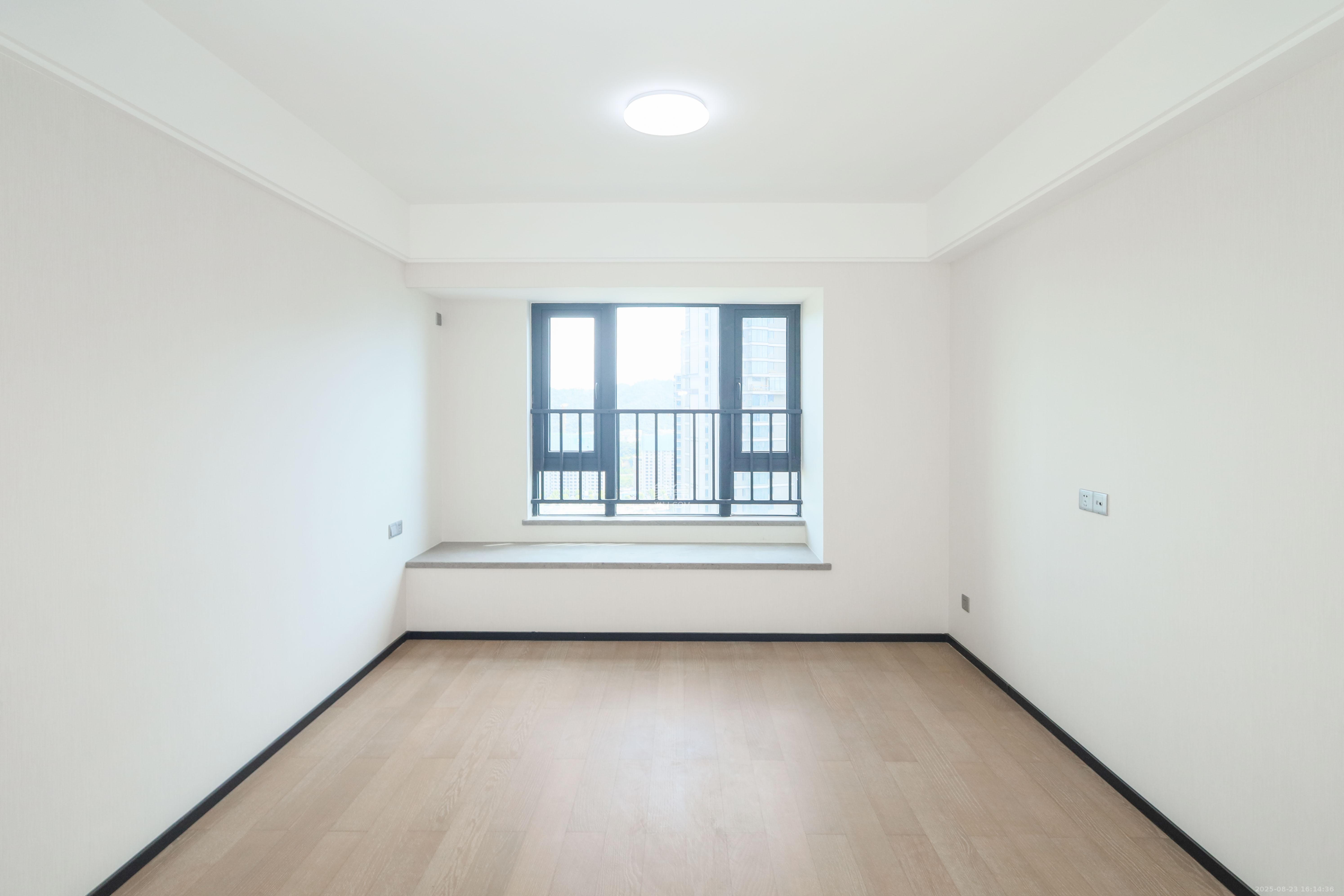 中海麓山境南区  4室2厅2卫    146.0万 中海麓山境南区  4室2厅2卫    146.0万卧室