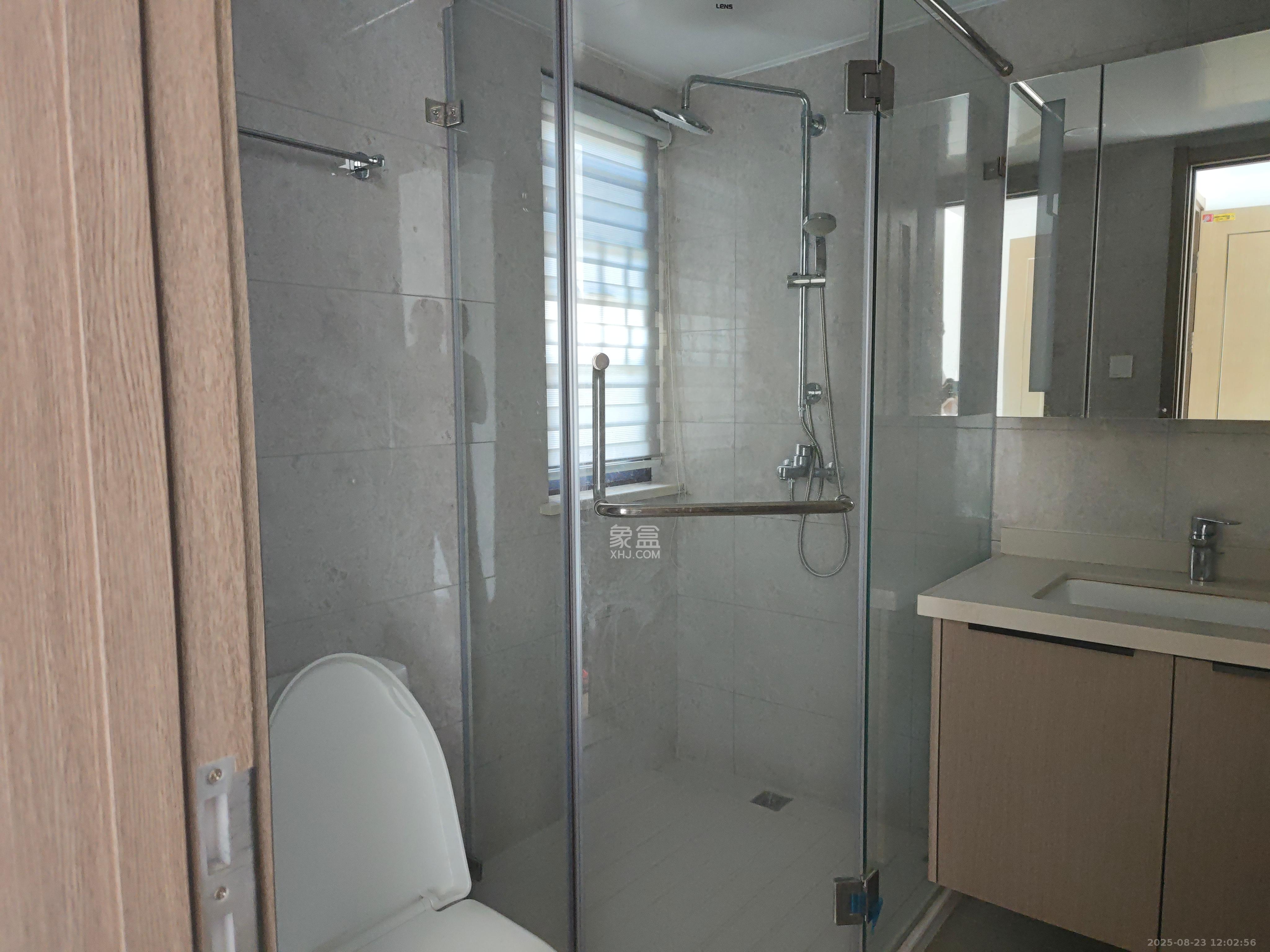 龙湖铂金中心（龙湖春江郦城）  3室2厅2卫    4000.0元/月室内图