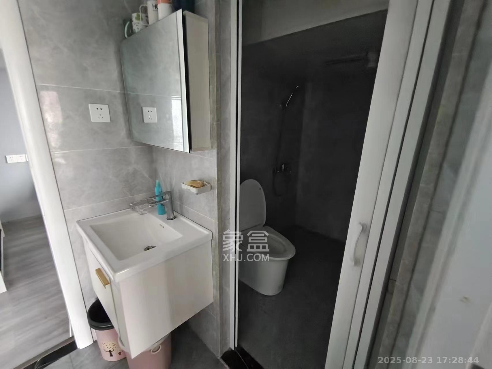 恒大上林苑 4室2厅2卫 2500.0元/月 恒大上林苑 4室2厅2卫 2500.0元/月室内图