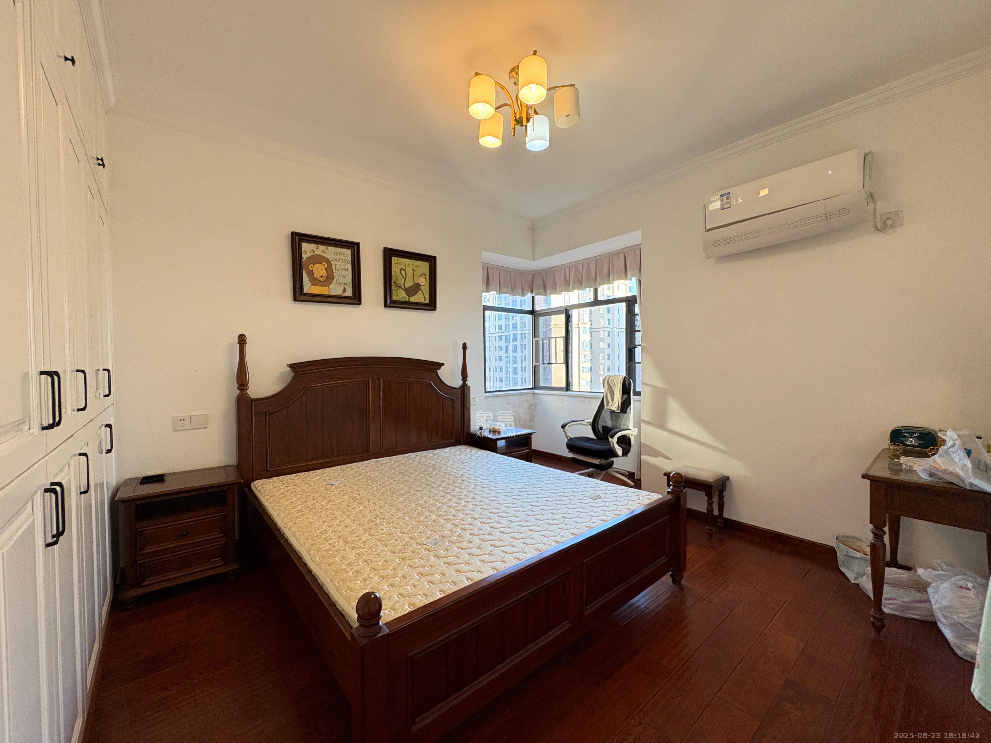 辉煌国际城二期  3室2厅2卫    3600.0元/月室内图