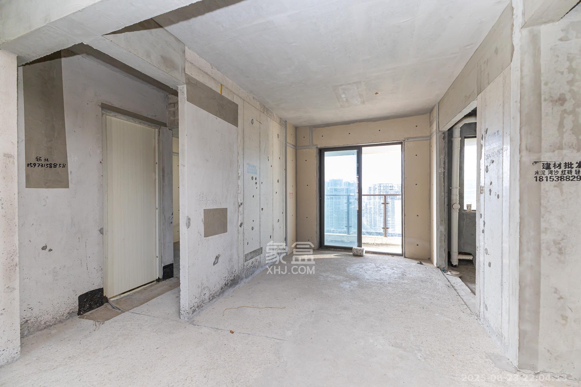 润和湘江天地C区 4室2厅2卫 206.0万 润和湘江天地C区 4室2厅2卫 206.0万客厅