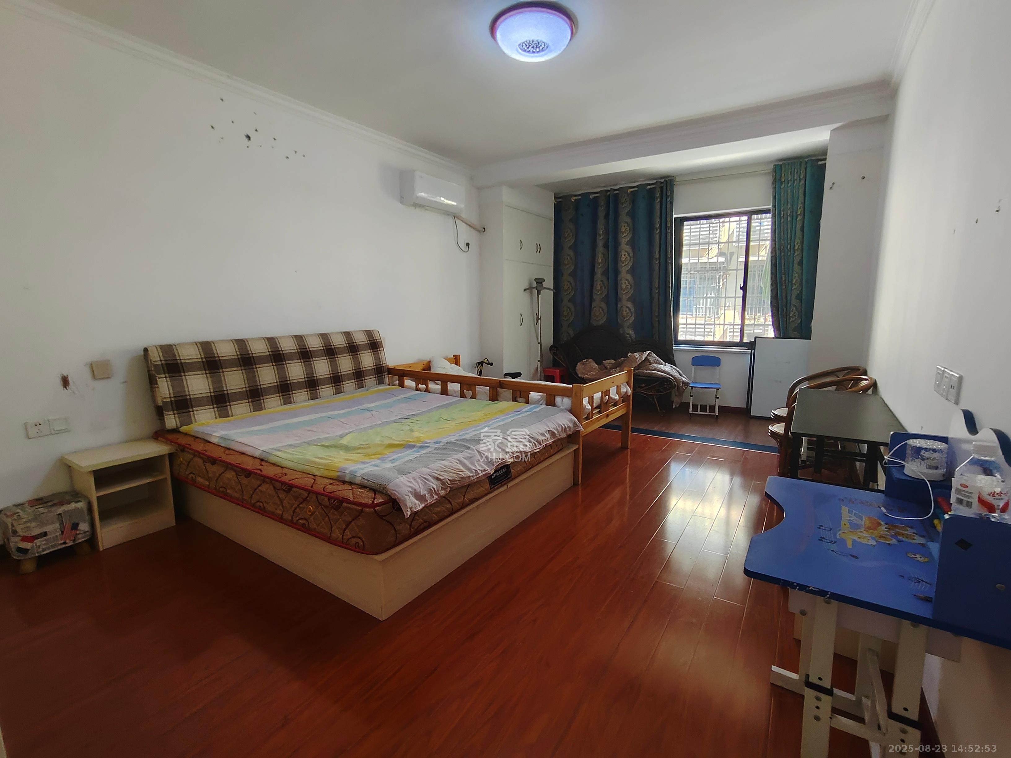 涧塘小区  4室2厅1卫    2200.0元/月 涧塘小区  4室2厅1卫    2200.0元/月