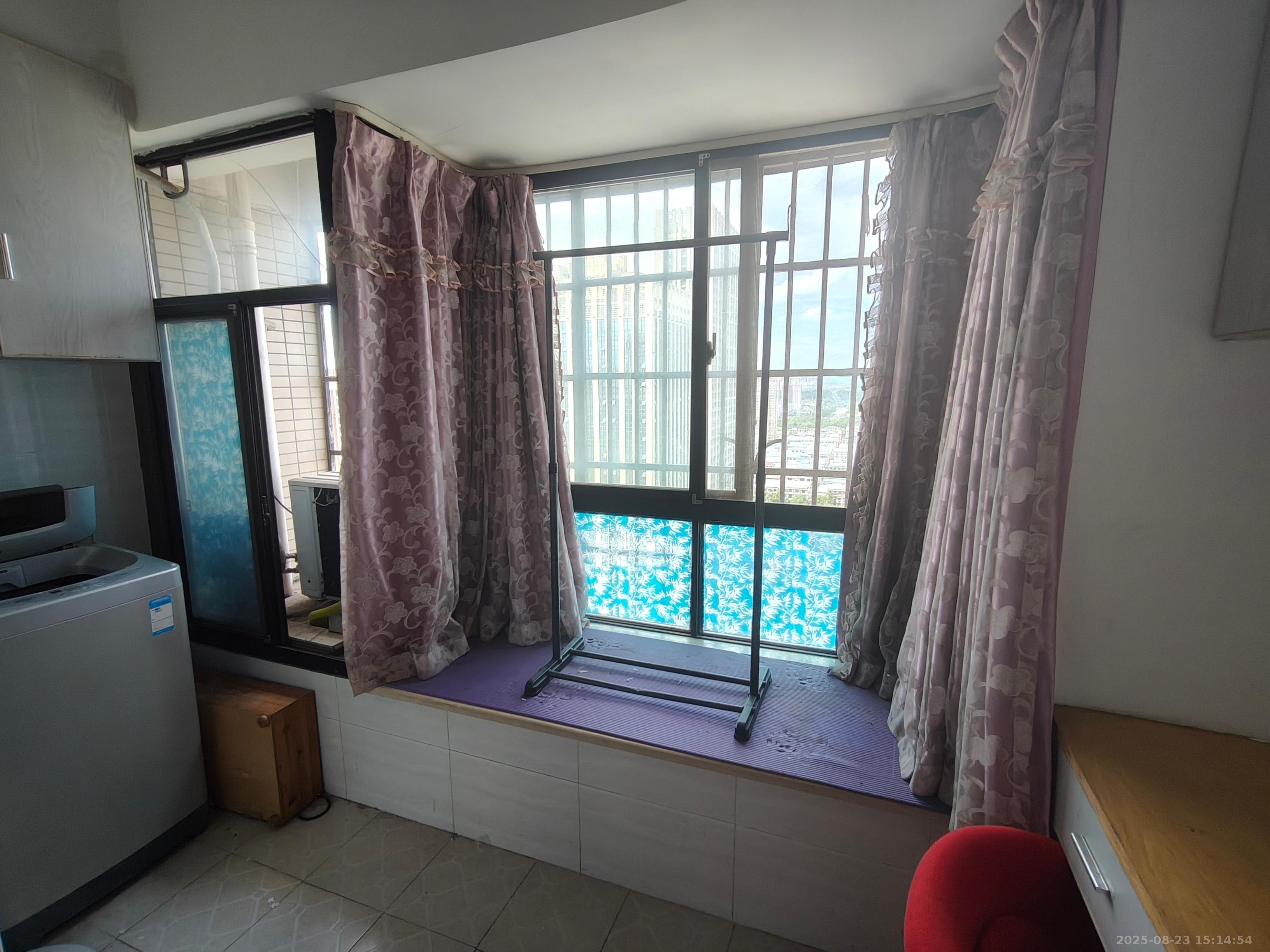 新长海广场  1室1厅1卫    1200.0元/月室内图