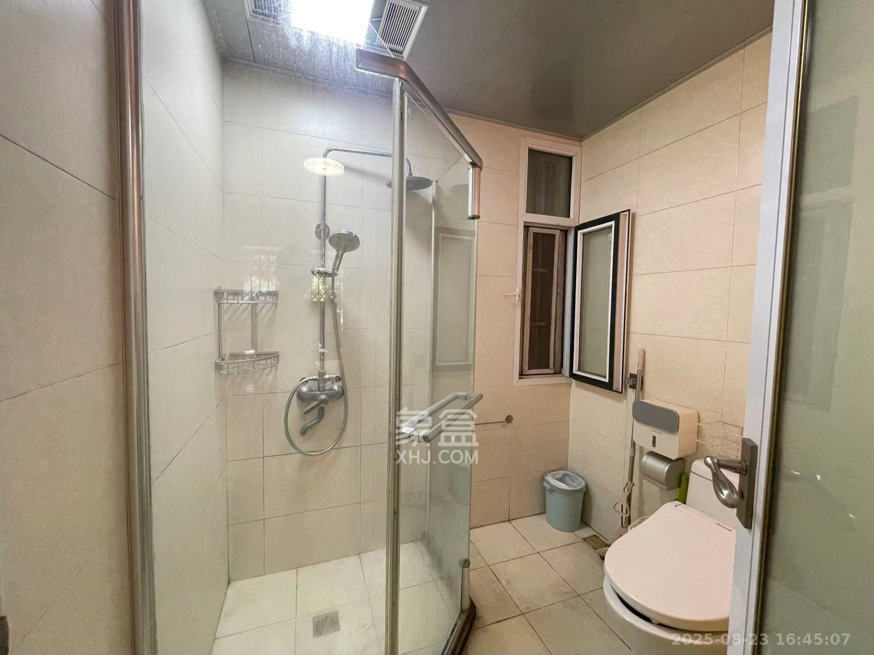 星城荣域  3室2厅2卫    2600.0元/月 星城荣域  3室2厅2卫    2600.0元/月室内图