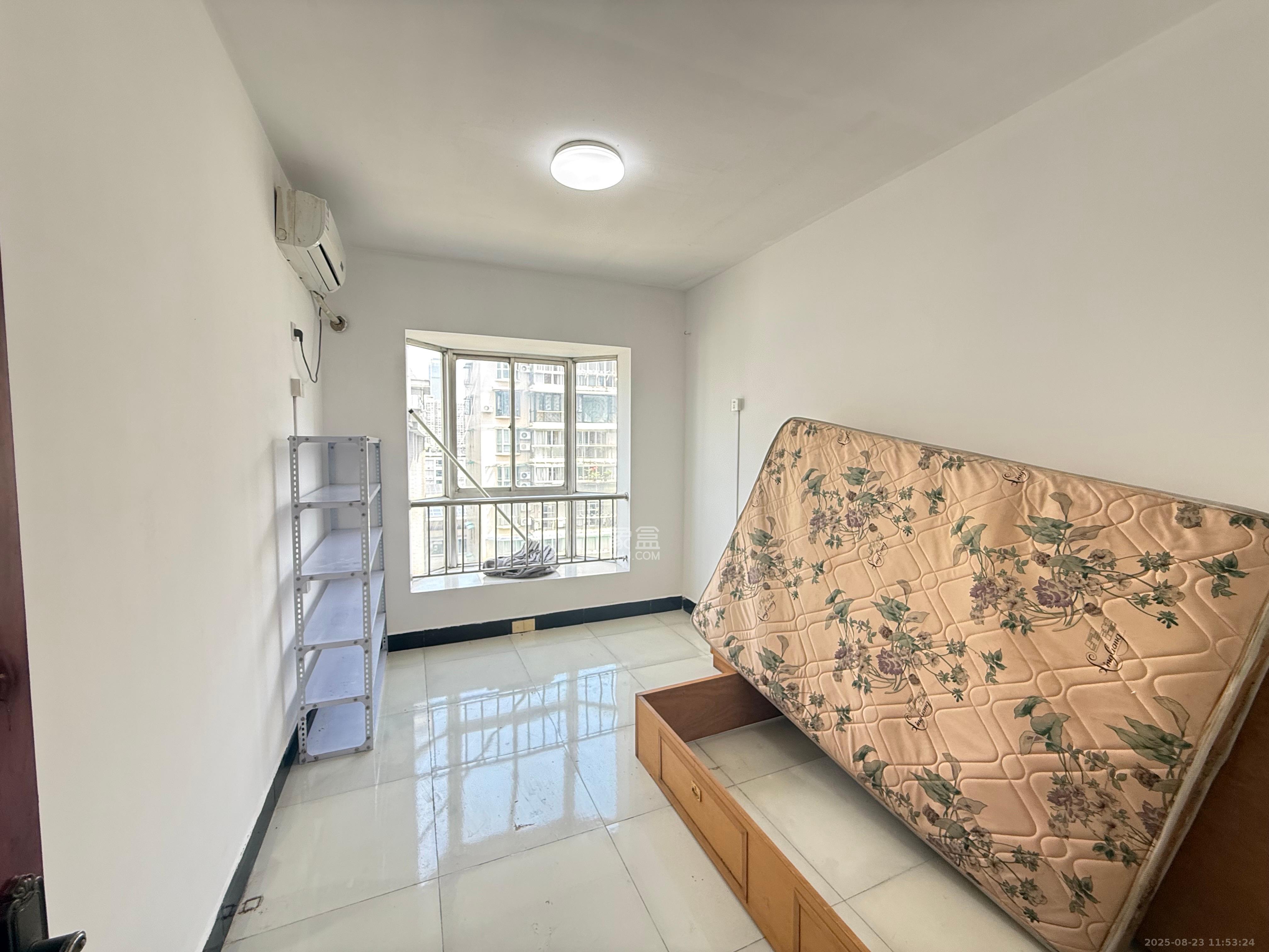 怡人园小区 4室2厅2卫 2600.0元/月 怡人园小区 4室2厅2卫 2600.0元/月室内图