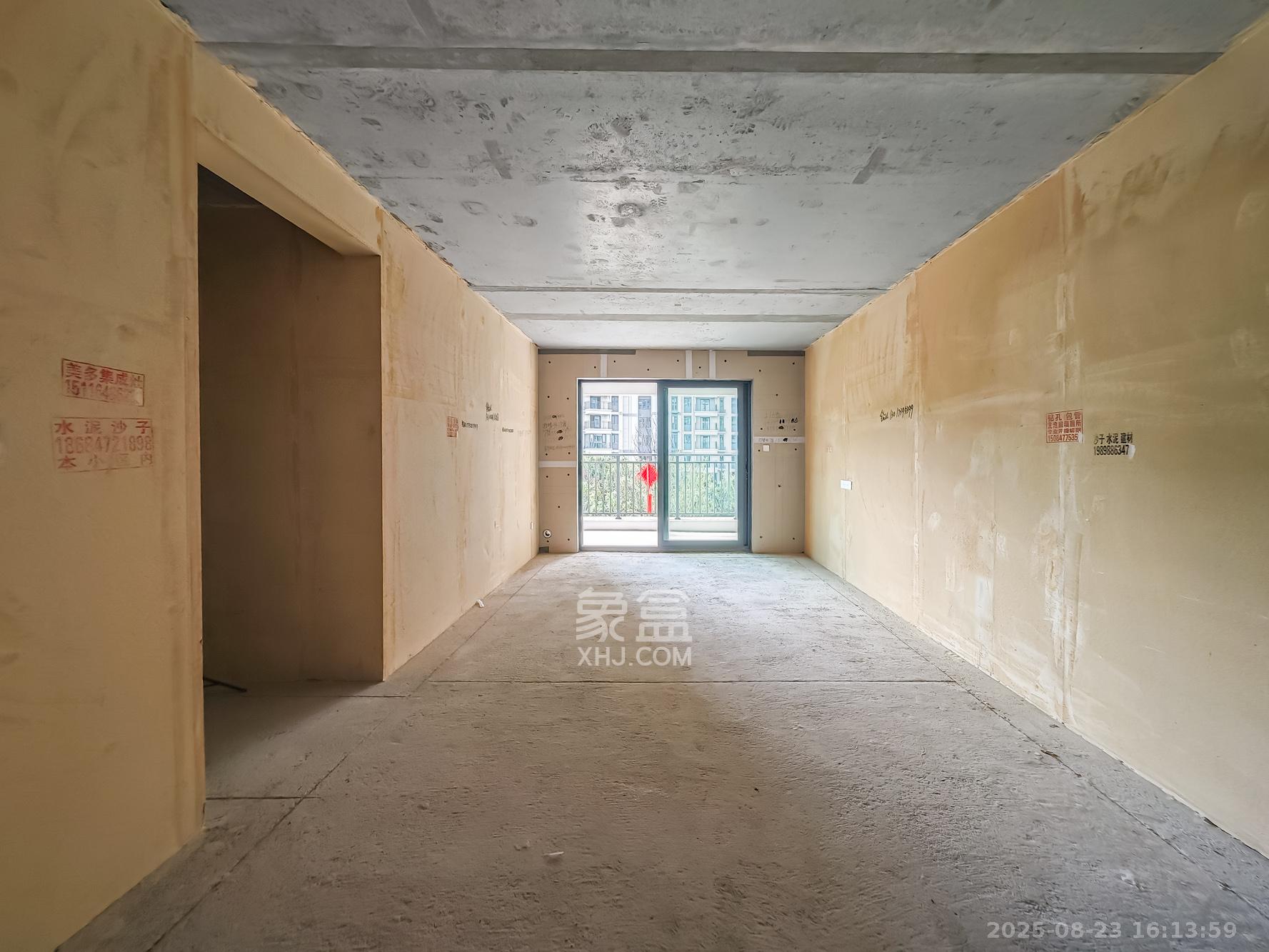 长沙北中心保利时代C区  3室2厅2卫    88.0万 长沙北中心保利时代C区  3室2厅2卫    88.0万客厅