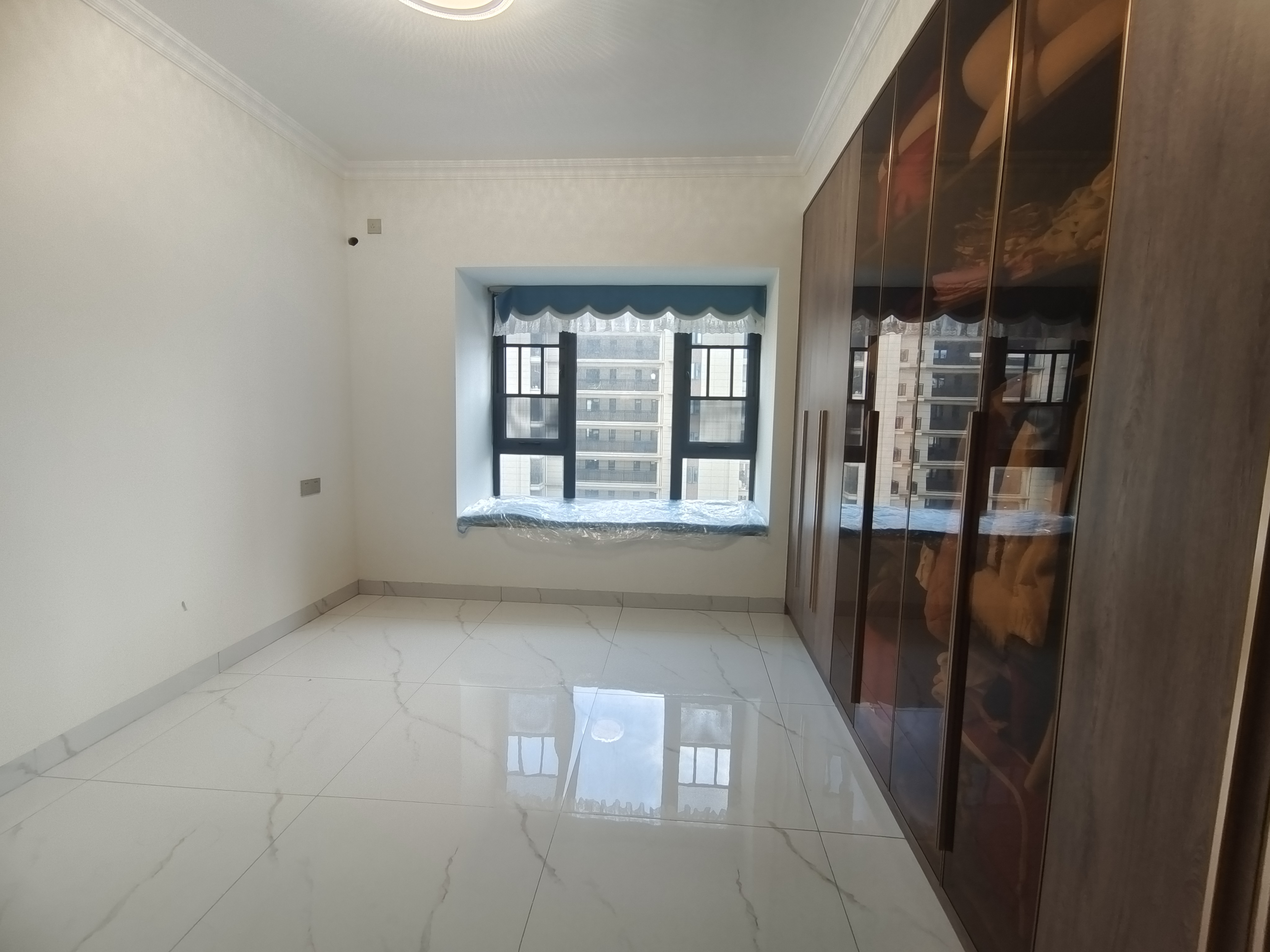 碧桂园梓山府  3室2厅2卫    2000.0元/月室内图