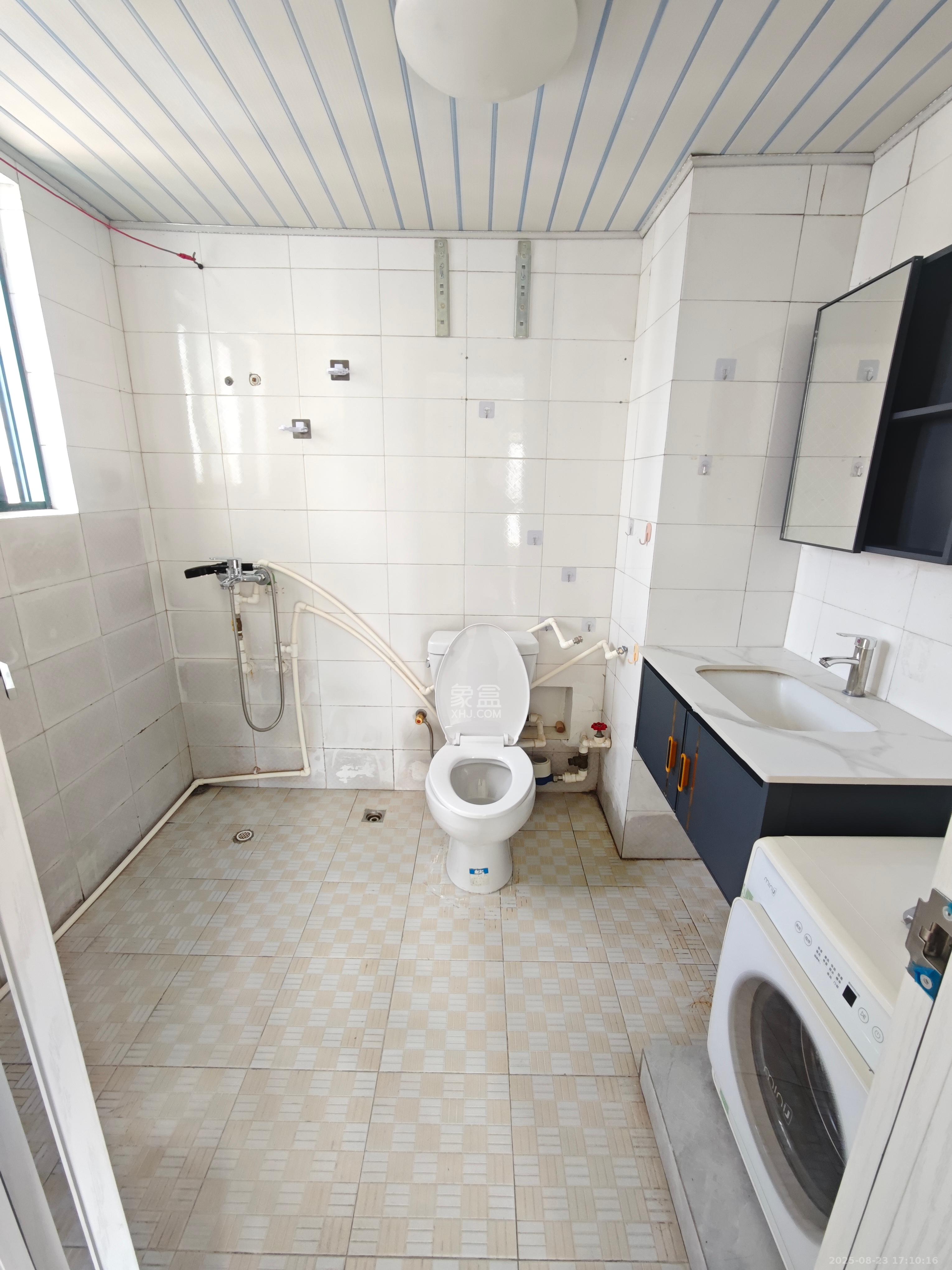 中国铝业单位宿舍  3室2厅2卫    2600.0元/月 中国铝业单位宿舍  3室2厅2卫    2600.0元/月室内图