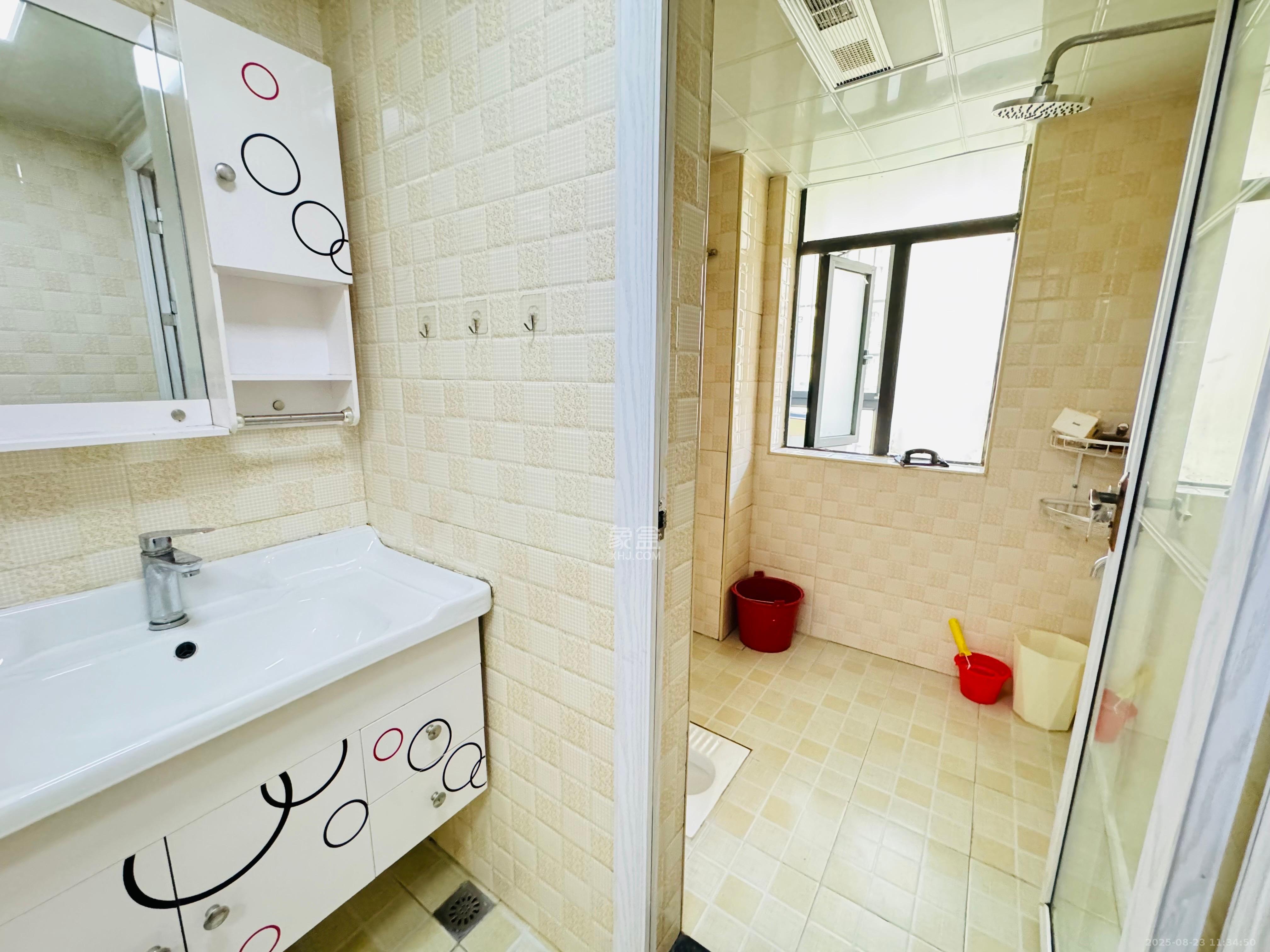 茶山馨苑 3室2厅2卫 3200.0元/月 茶山馨苑 3室2厅2卫 3200.0元/月室内图