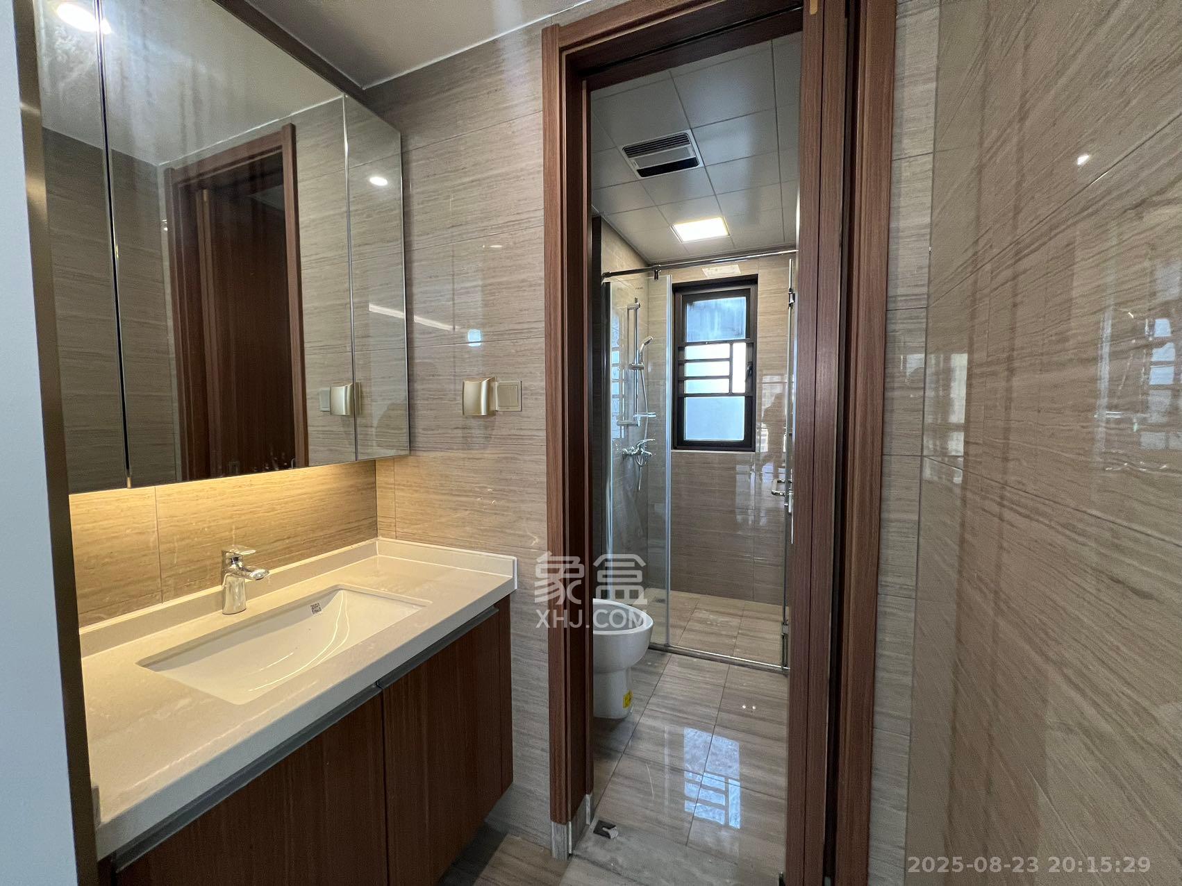 阳光城尚东湾蓝莓苑  4室2厅2卫    3000.0元/月 阳光城尚东湾蓝莓苑  4室2厅2卫    3000.0元/月室内图