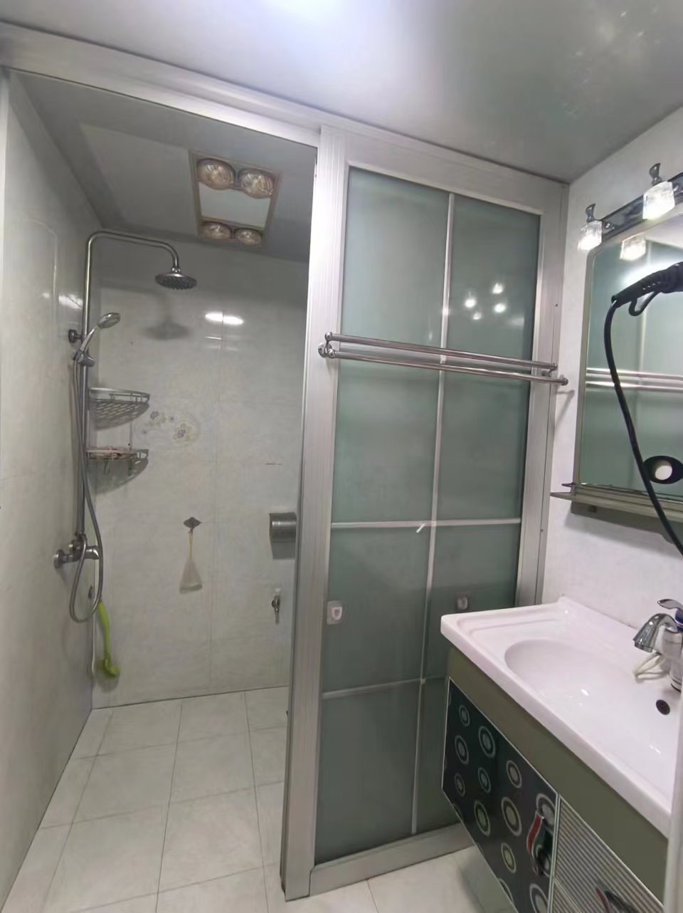 中泰峰境  2室1厅1卫   1800.00元/月室内图