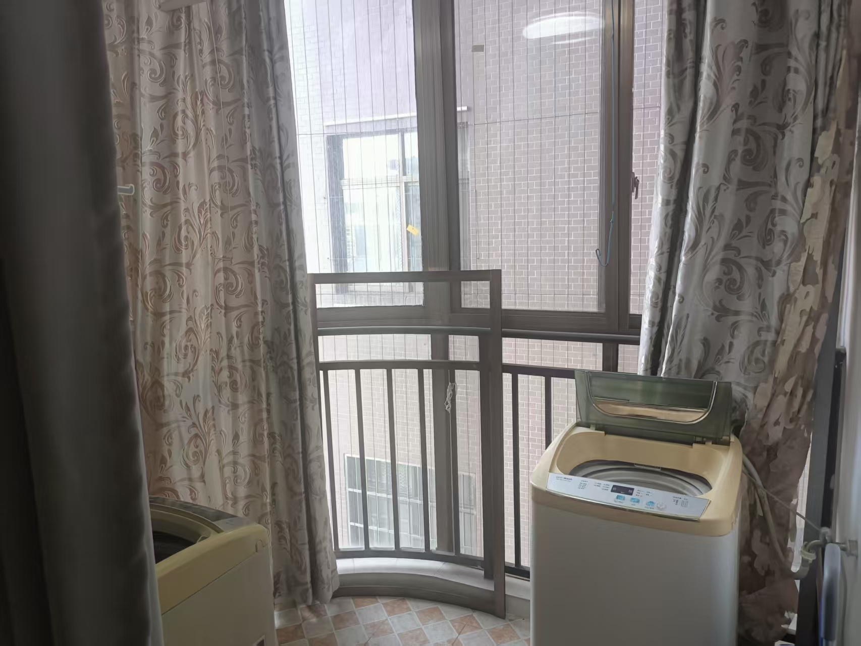 凯翔银座  3室2厅2卫   1900.00元/月室内图