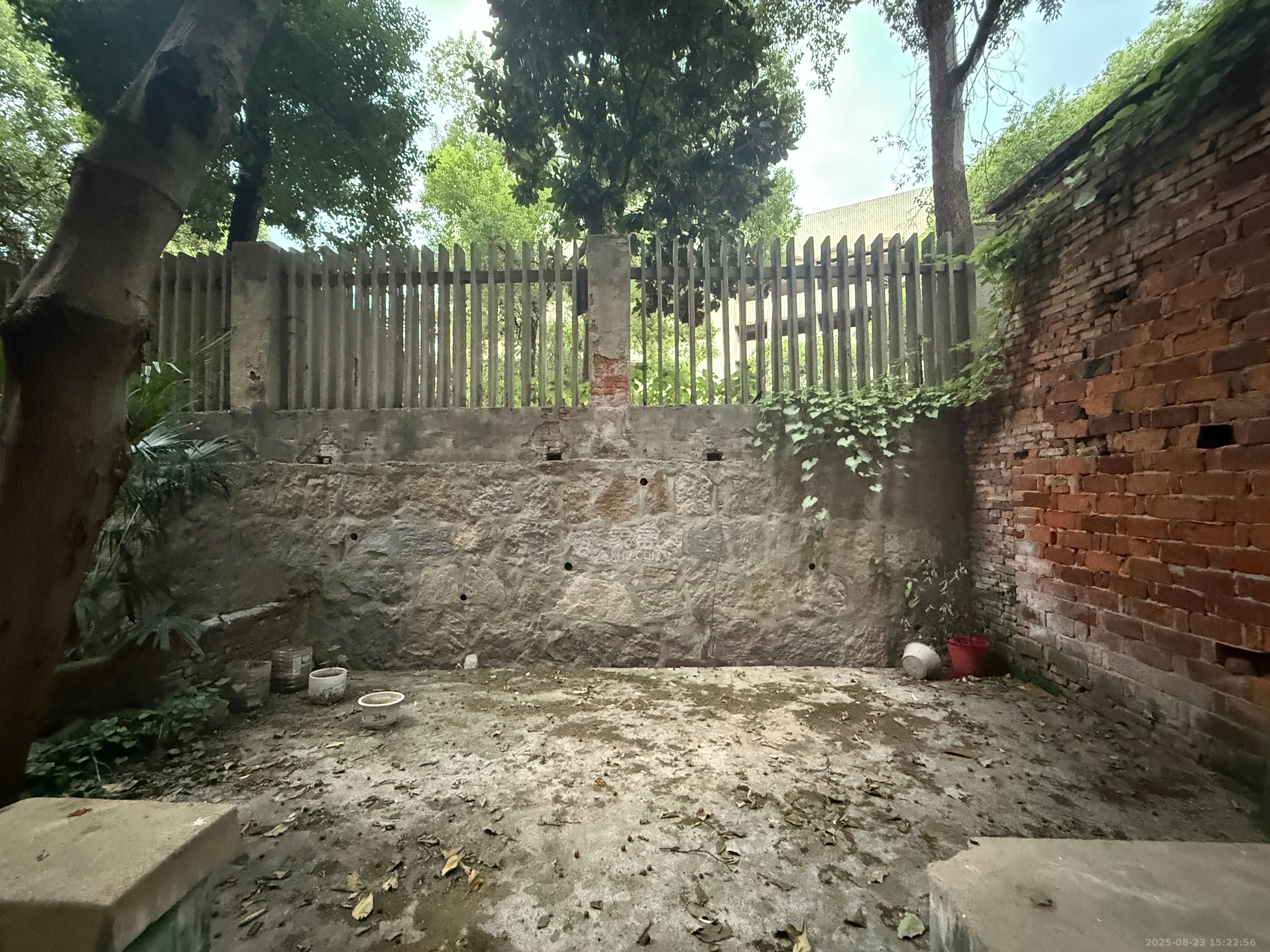 东二环黄兴医院宿舍(长峰医院宿舍、湘城医院) 3室1厅1卫 1800.0元/月 东二环黄兴医院宿舍(长峰医院宿舍、湘城医院) 3室1厅1卫 1800.0元/月室内图