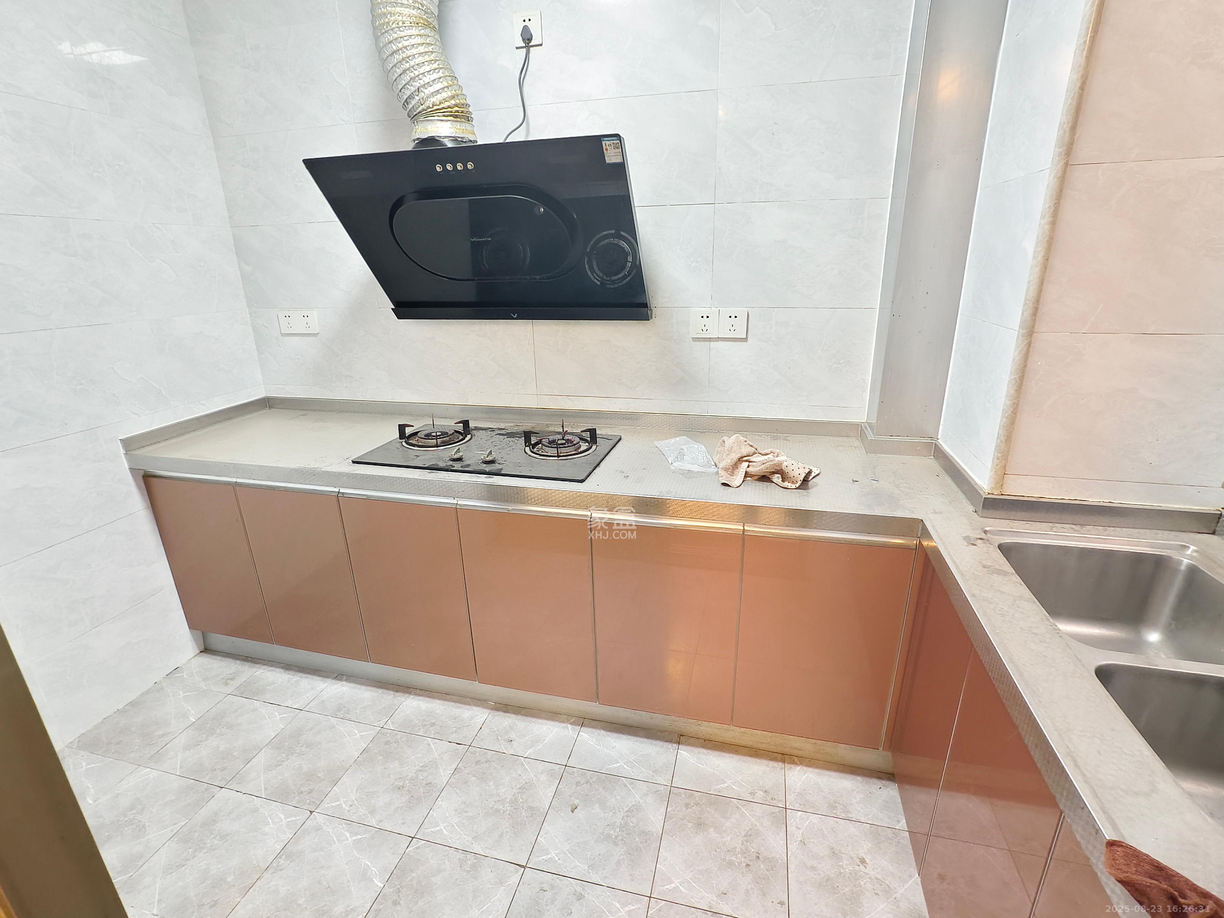 东业上城嘉苑(晟悦国际)  3室2厅1卫    1800.0元/月 东业上城嘉苑(晟悦国际)  3室2厅1卫    1800.0元/月室内图