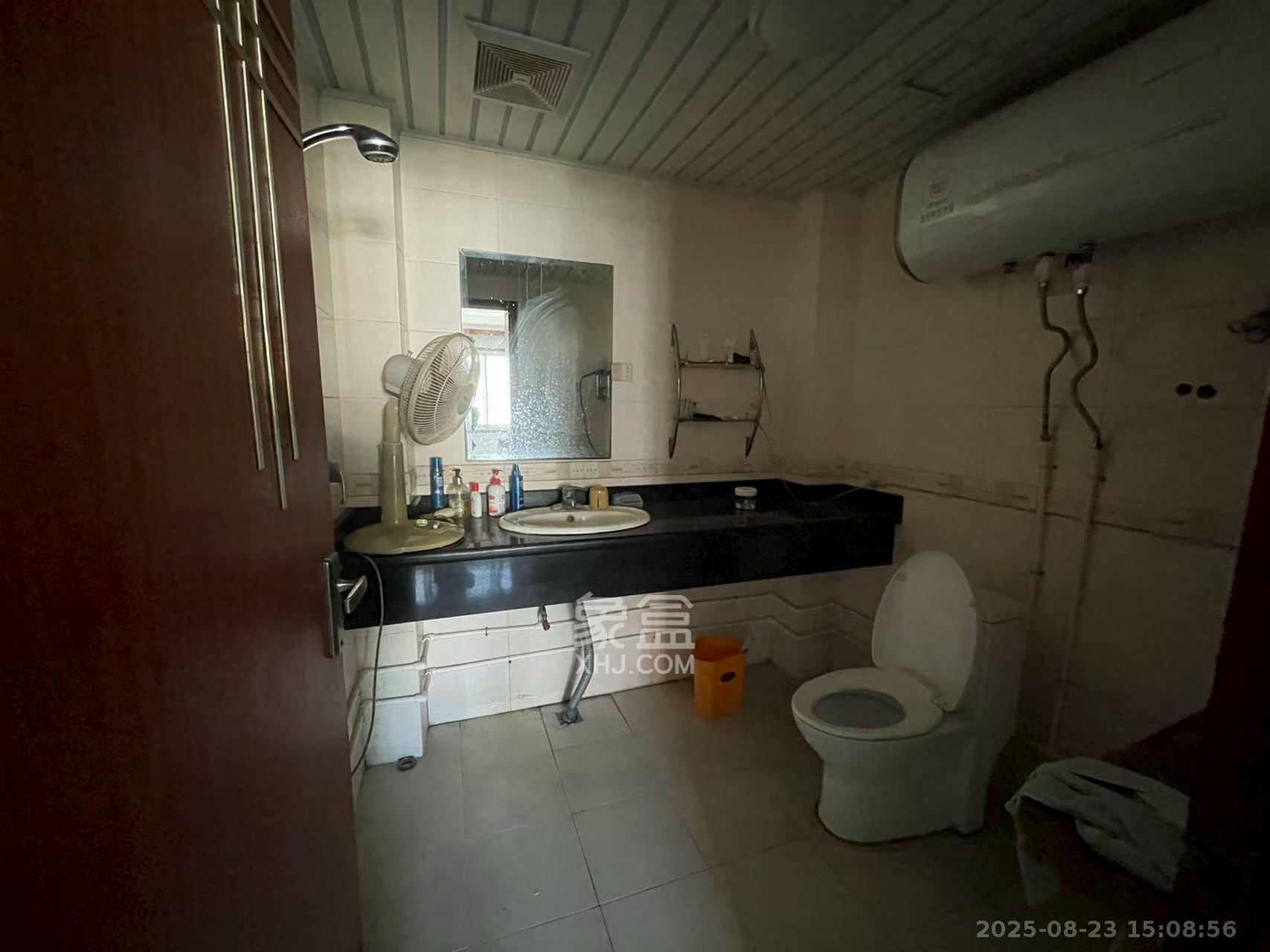 泰禹公馆  3室2厅2卫    1800.0元/月室内图