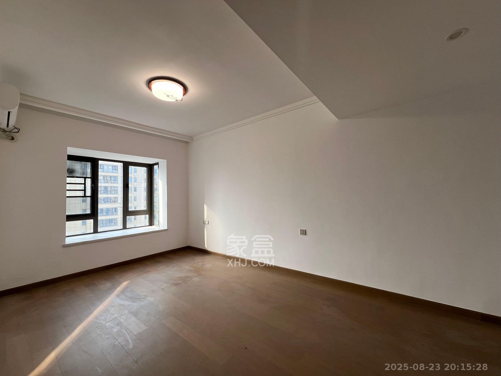 阳光城尚东湾蓝莓苑  4室2厅2卫    3000.0元/月室内图