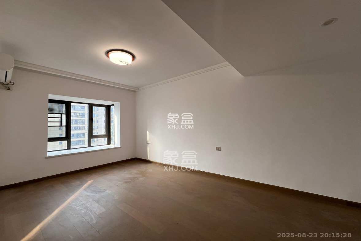 阳光城尚东湾蓝莓苑  4室2厅2卫    3000.0元/月 阳光城尚东湾蓝莓苑  4室2厅2卫    3000.0元/月室内图