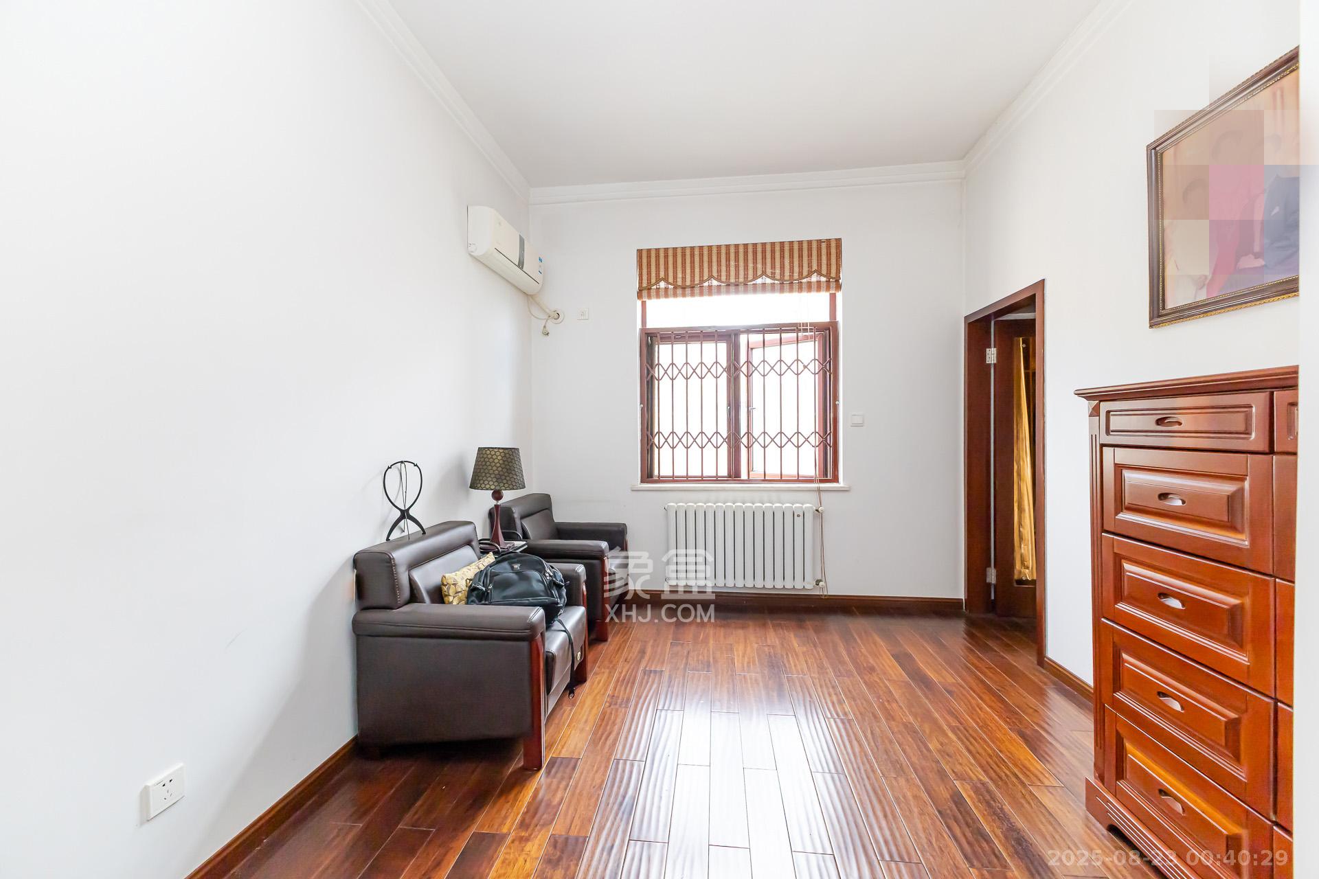 润和之悦(金泽园)  9室3厅4卫    760.0万 润和之悦(金泽园)  9室3厅4卫    760.0万卧室