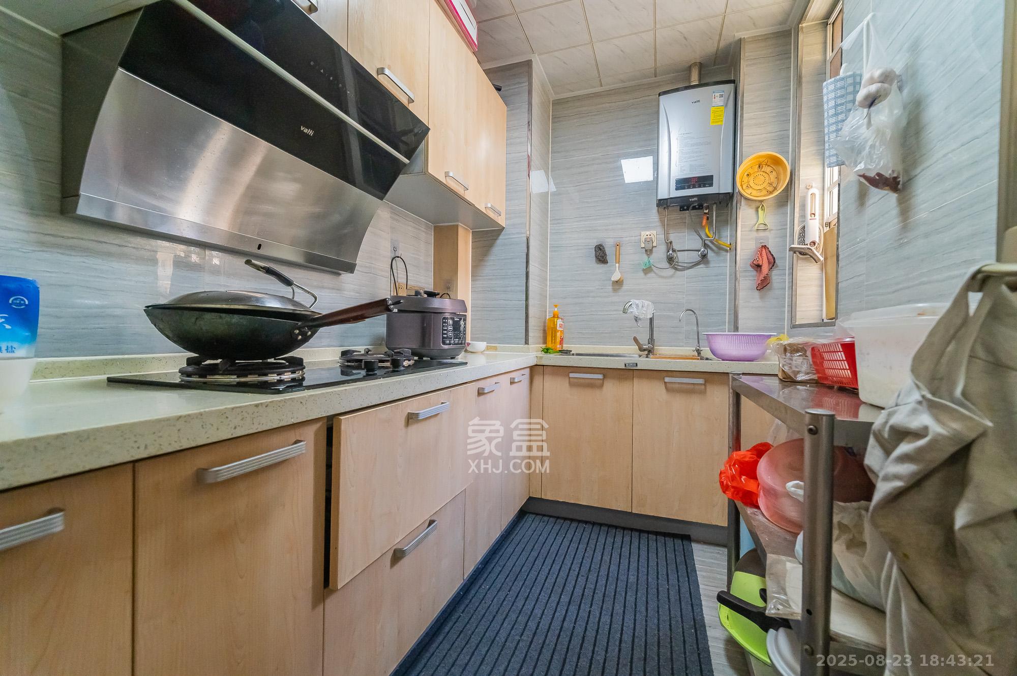 MOMA当代广场  4室2厅1卫    75.88万 MOMA当代广场  4室2厅1卫    75.88万厨房