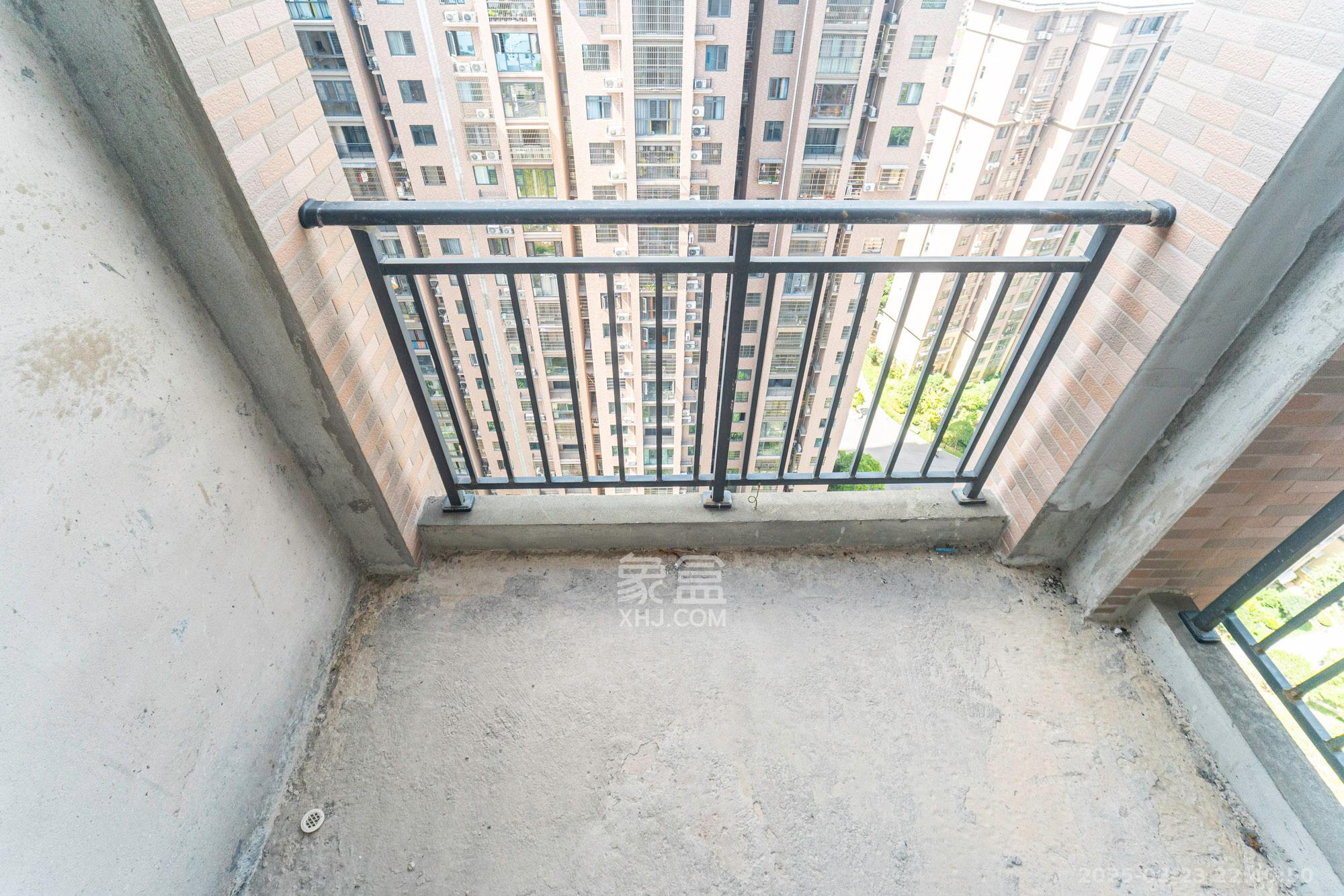 中安善化国际 3室2厅2卫 59.8万 中安善化国际 3室2厅2卫 59.8万阳台