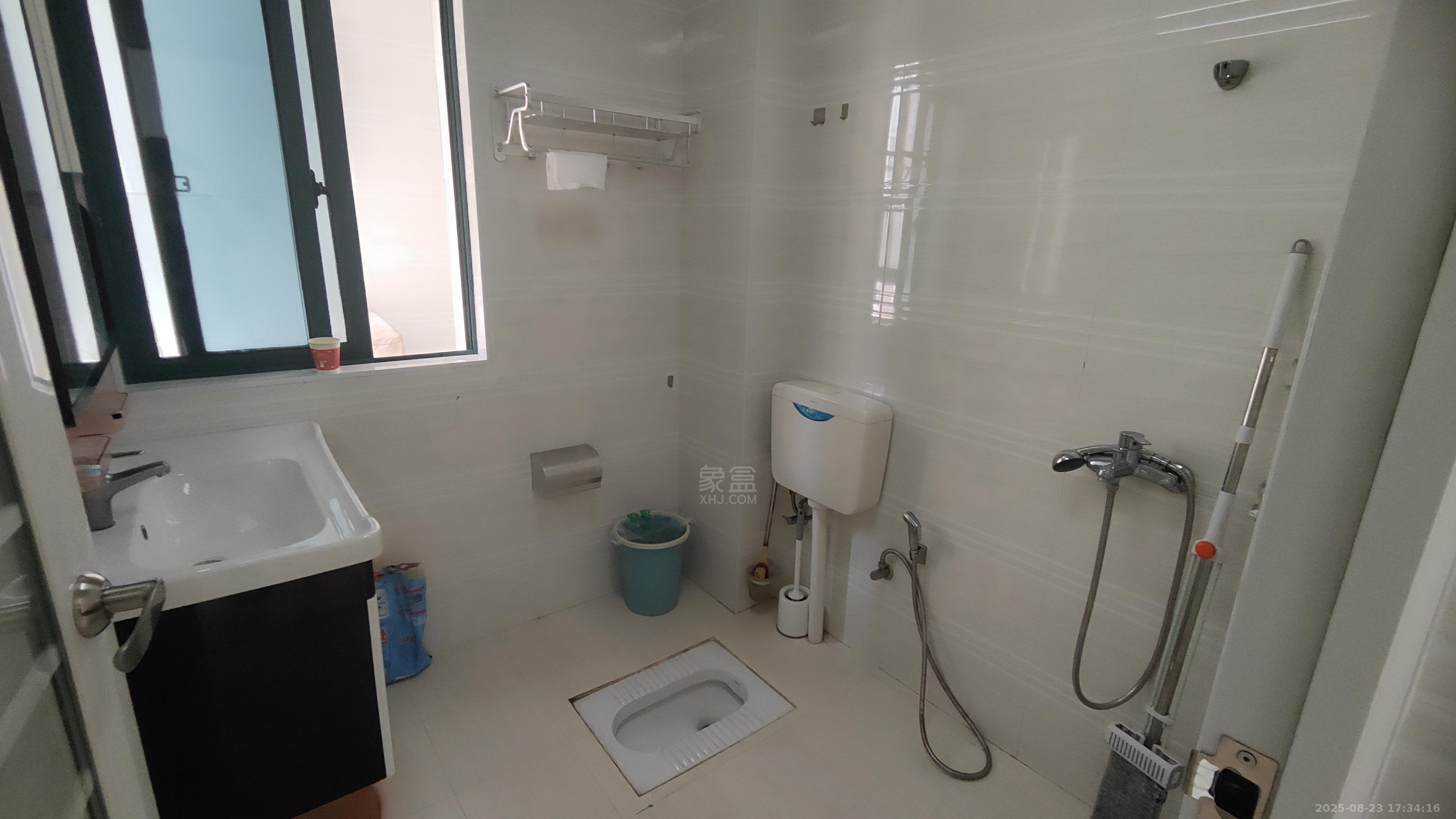 湖景名城  2室2厅1卫    1700.0元/月室内图