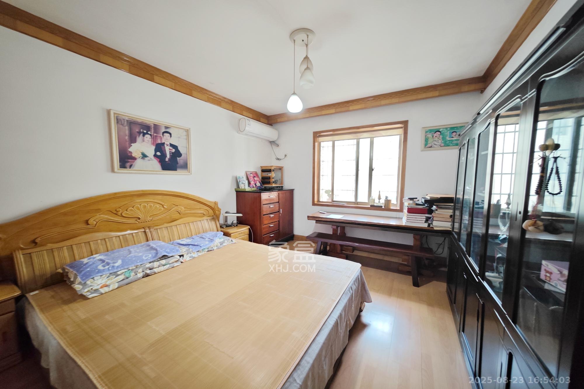 地税五分局小区  3室2厅2卫    122.0万卧室