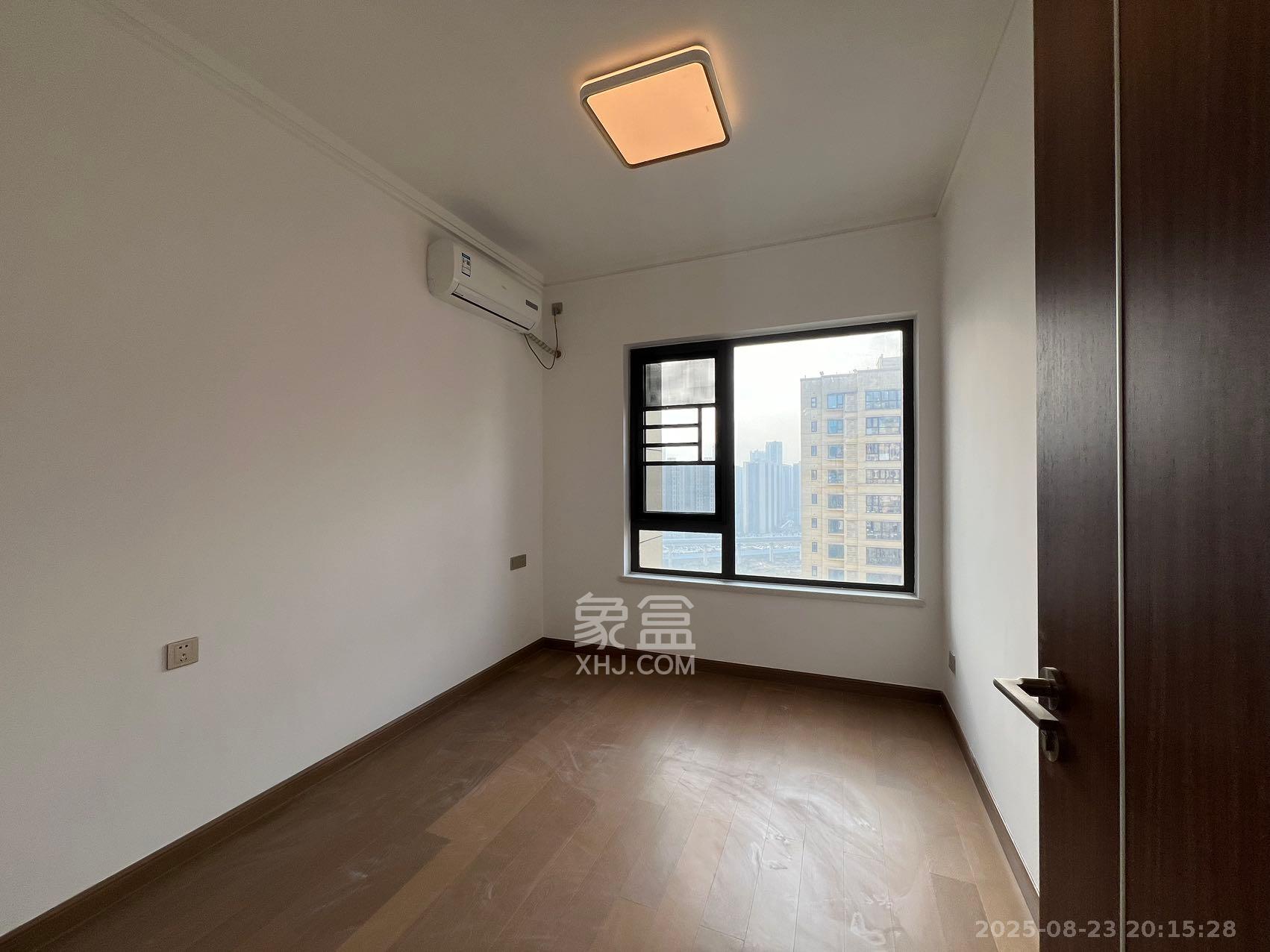 阳光城尚东湾蓝莓苑  4室2厅2卫    3000.0元/月室内图