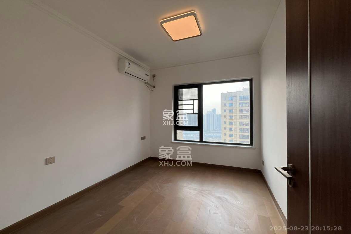 阳光城尚东湾蓝莓苑  4室2厅2卫    3000.0元/月 阳光城尚东湾蓝莓苑  4室2厅2卫    3000.0元/月室内图