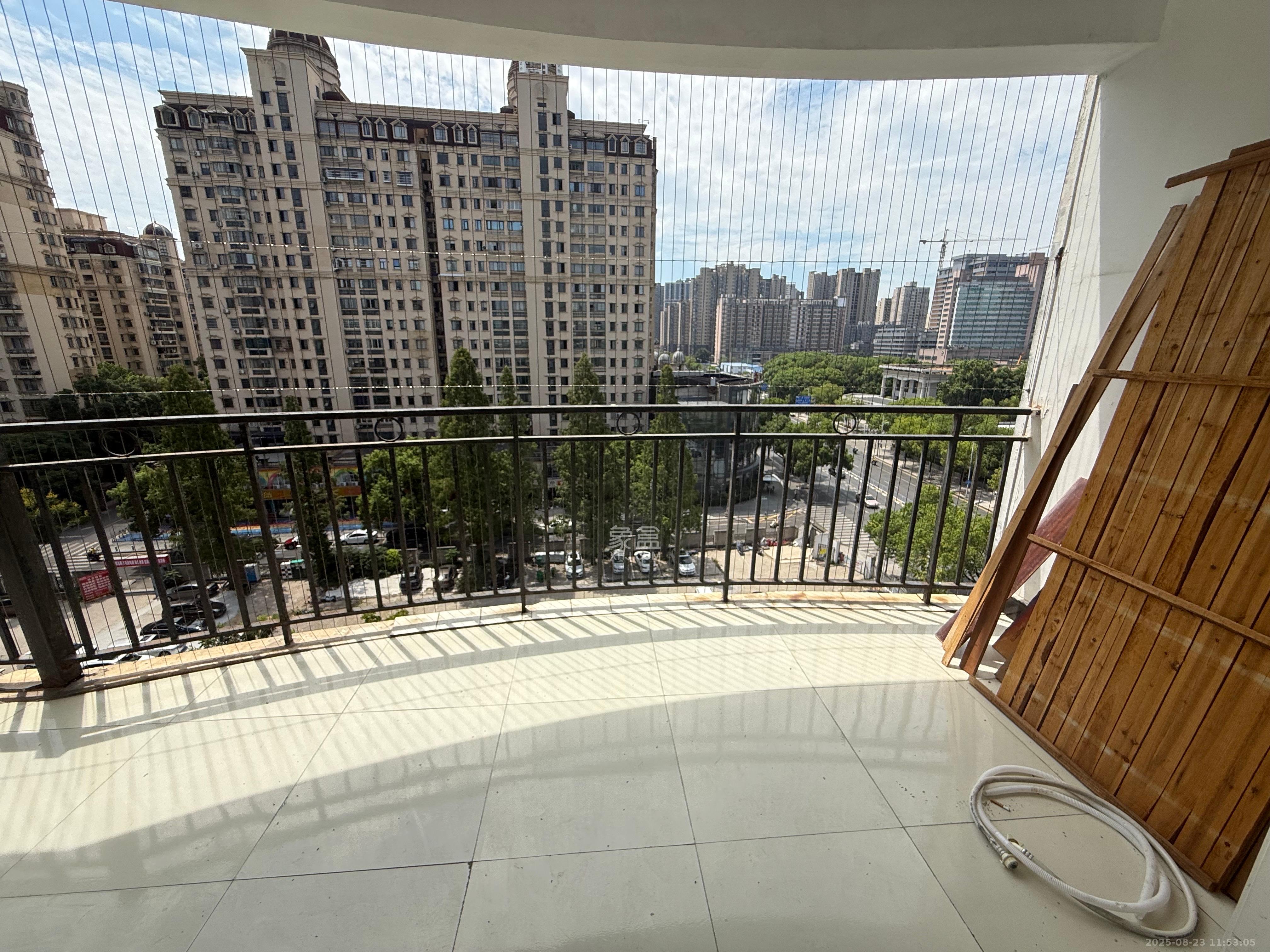 怡人园小区 4室2厅2卫 2600.0元/月 怡人园小区 4室2厅2卫 2600.0元/月室内图