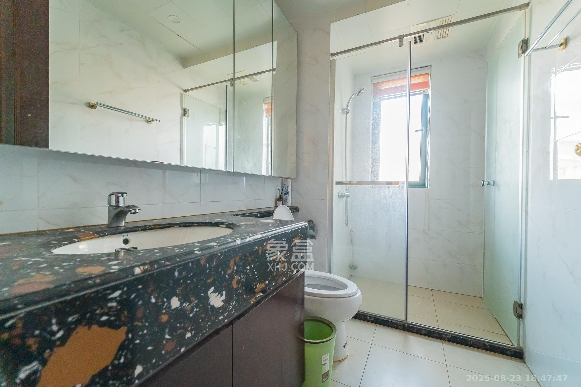 恒大翡翠华庭  3室2厅2卫    92.0万 恒大翡翠华庭  3室2厅2卫    92.0万卫生间