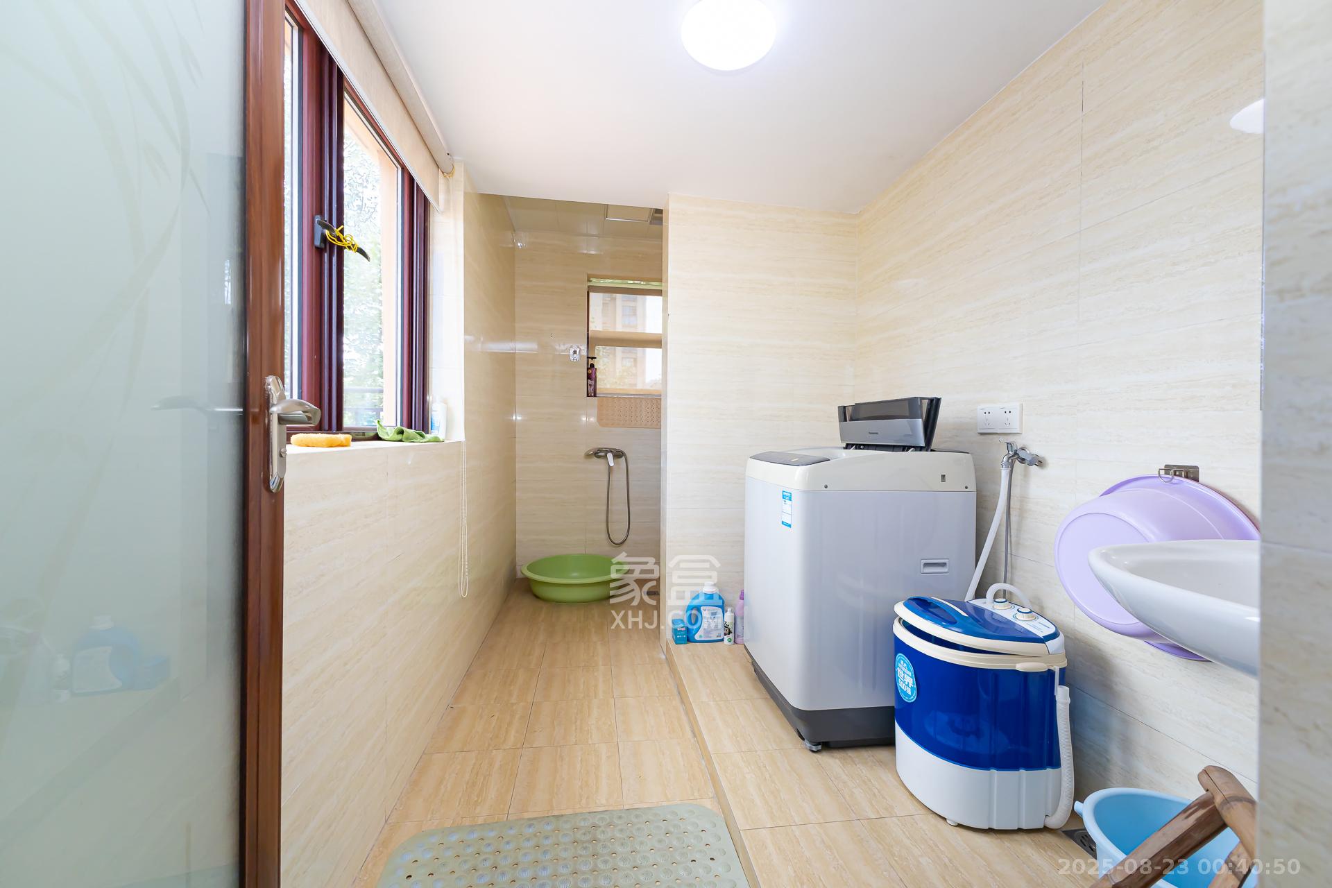 润和之悦(金泽园)  9室3厅4卫    760.0万 润和之悦(金泽园)  9室3厅4卫    760.0万卫生间