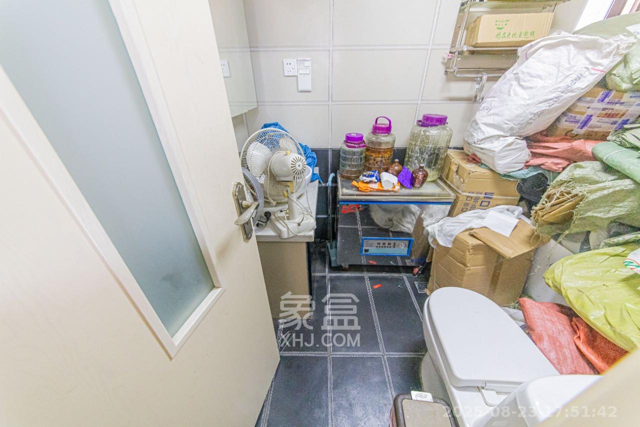 鑫远和城(一、二期) 5室2厅1卫 2600.0元/月 鑫远和城(一、二期) 5室2厅1卫 2600.0元/月室内图