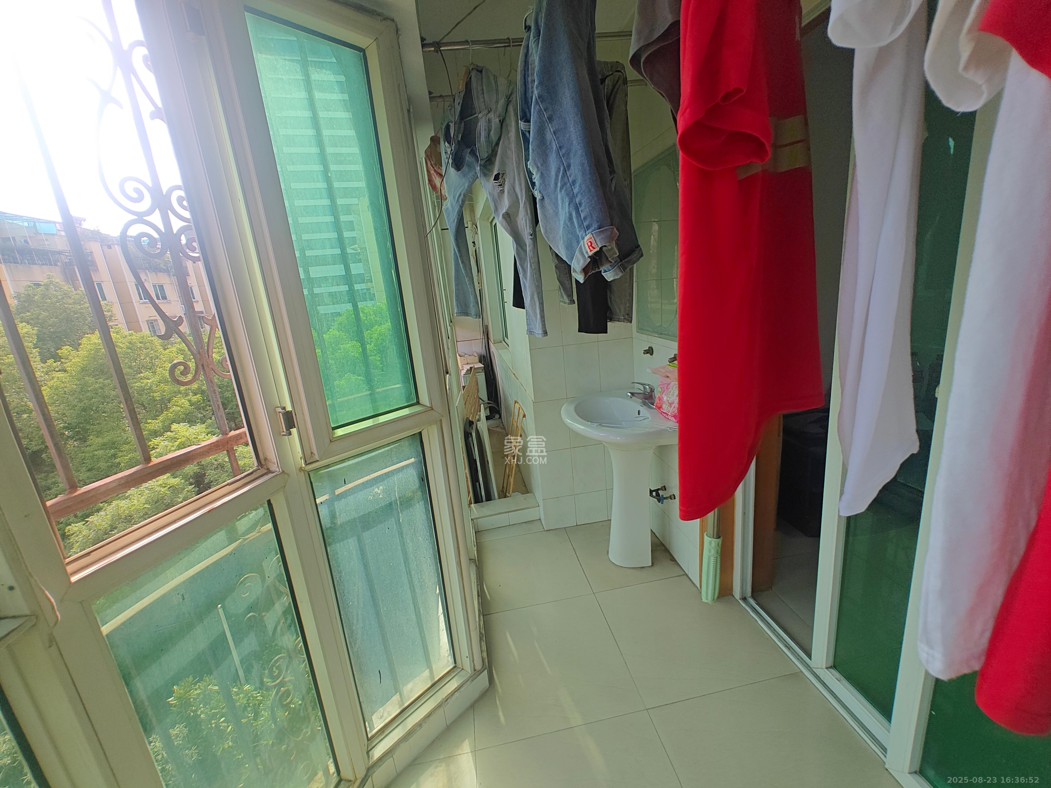 恩瑞麓山名园(龙王港小区) 3室2厅2卫 1600.0元/月 恩瑞麓山名园(龙王港小区) 3室2厅2卫 1600.0元/月室内图