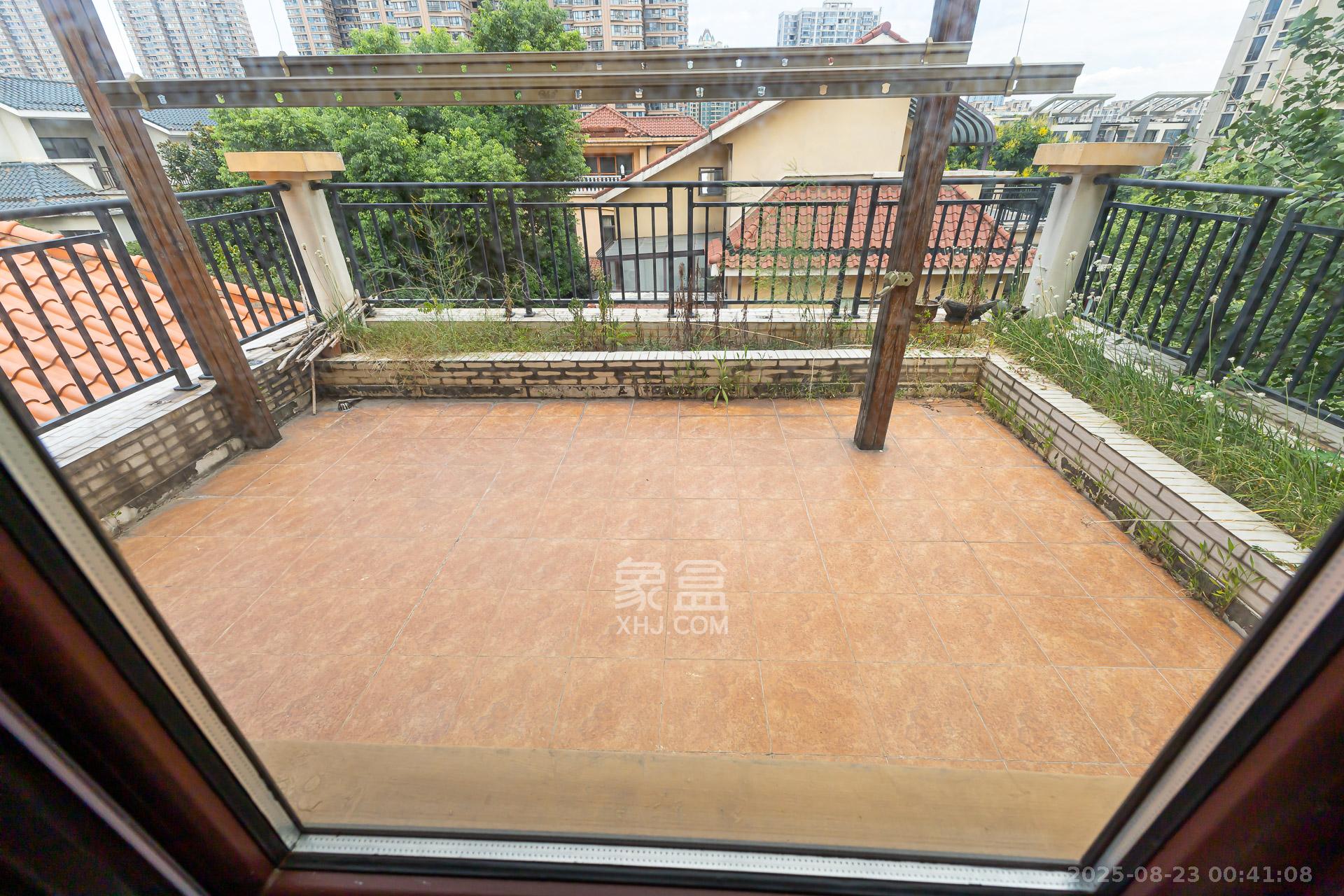 润和之悦(金泽园)  9室3厅4卫    760.0万 润和之悦(金泽园)  9室3厅4卫    760.0万阳台