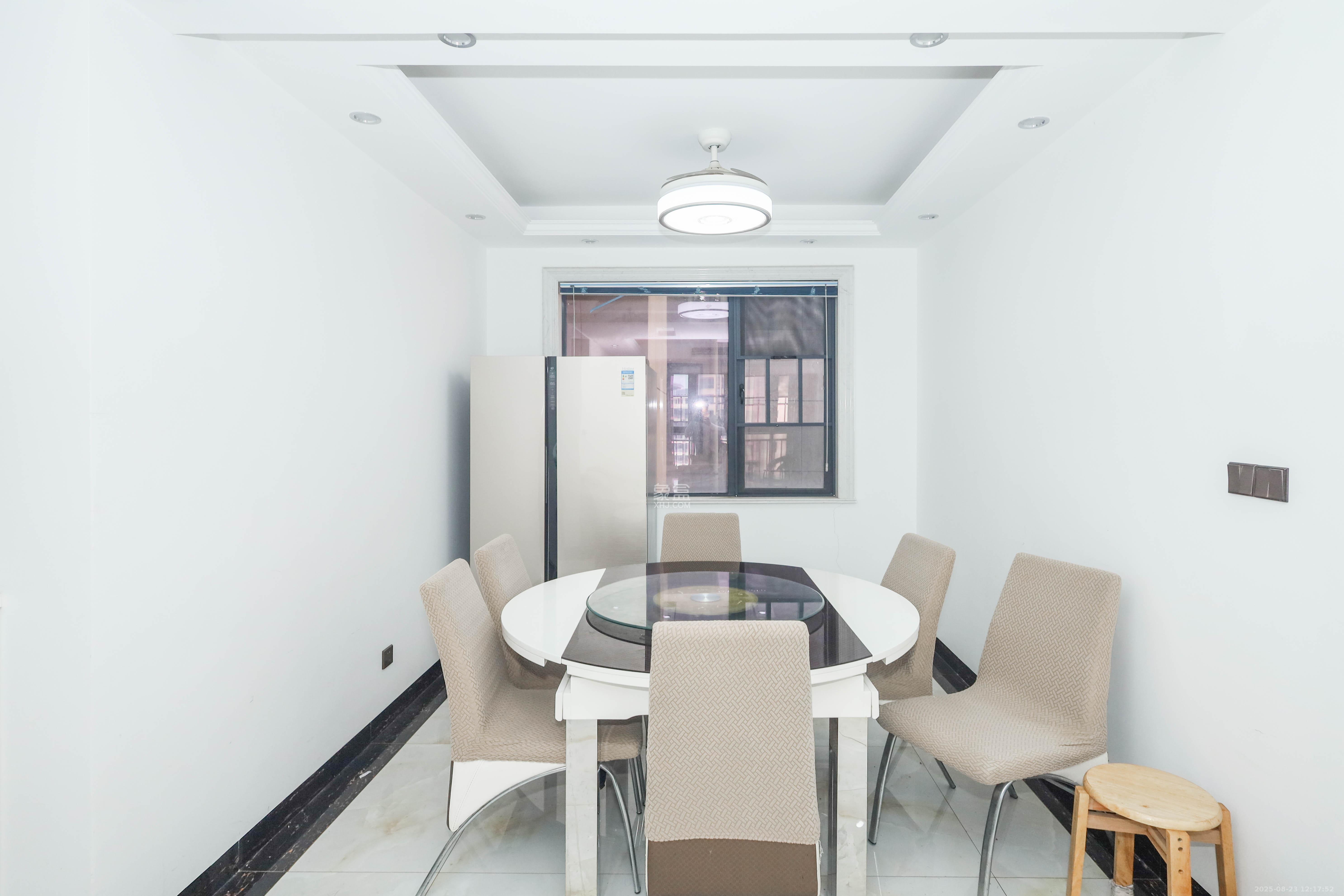 润芳园  4室2厅2卫    125.0万 润芳园  4室2厅2卫    125.0万客厅