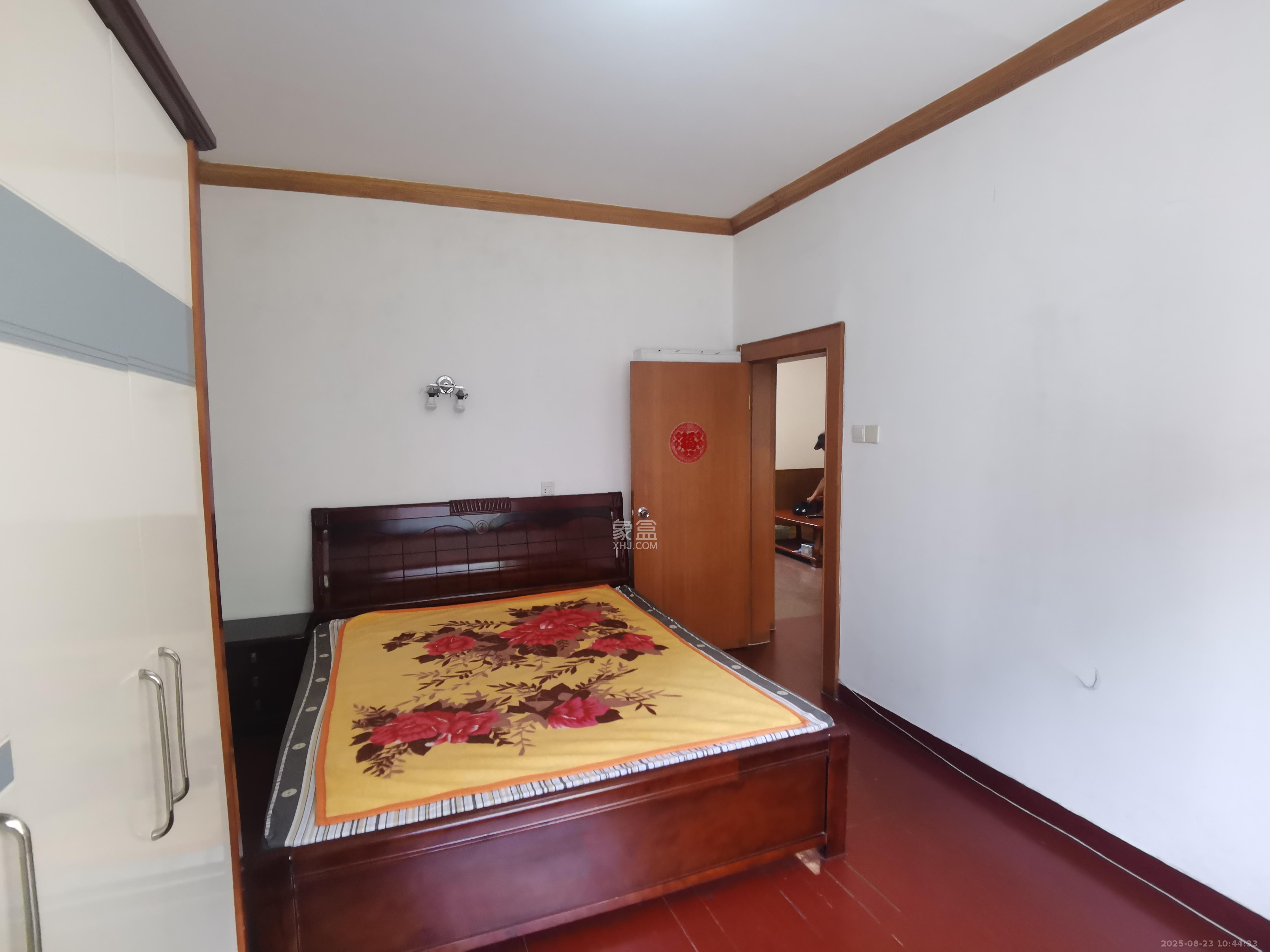 梅岭村  3室2厅1卫    2200.0元/月室内图