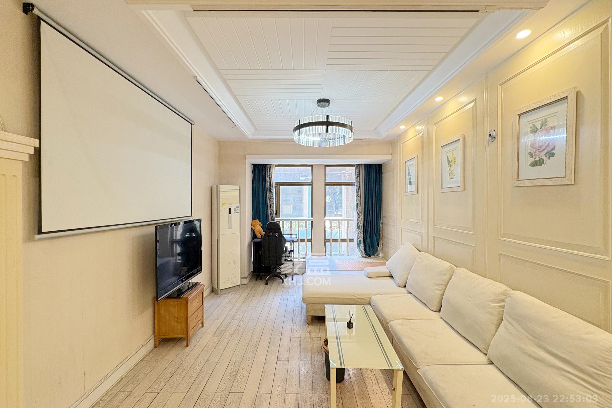 铂宫  3室2厅2卫    140.0万 铂宫  3室2厅2卫    140.0万客厅