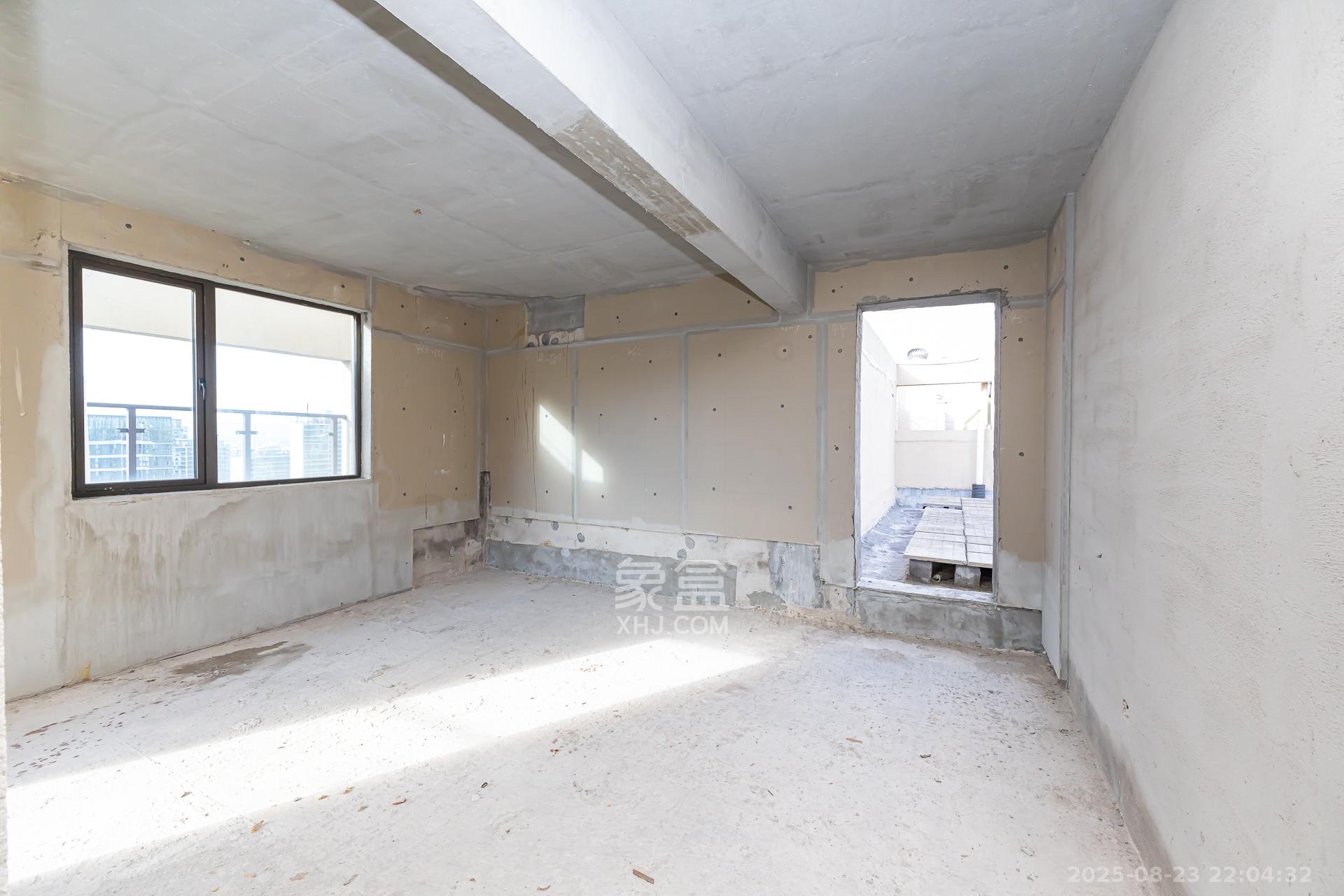 润和湘江天地C区  4室2厅2卫    206.0万卧室