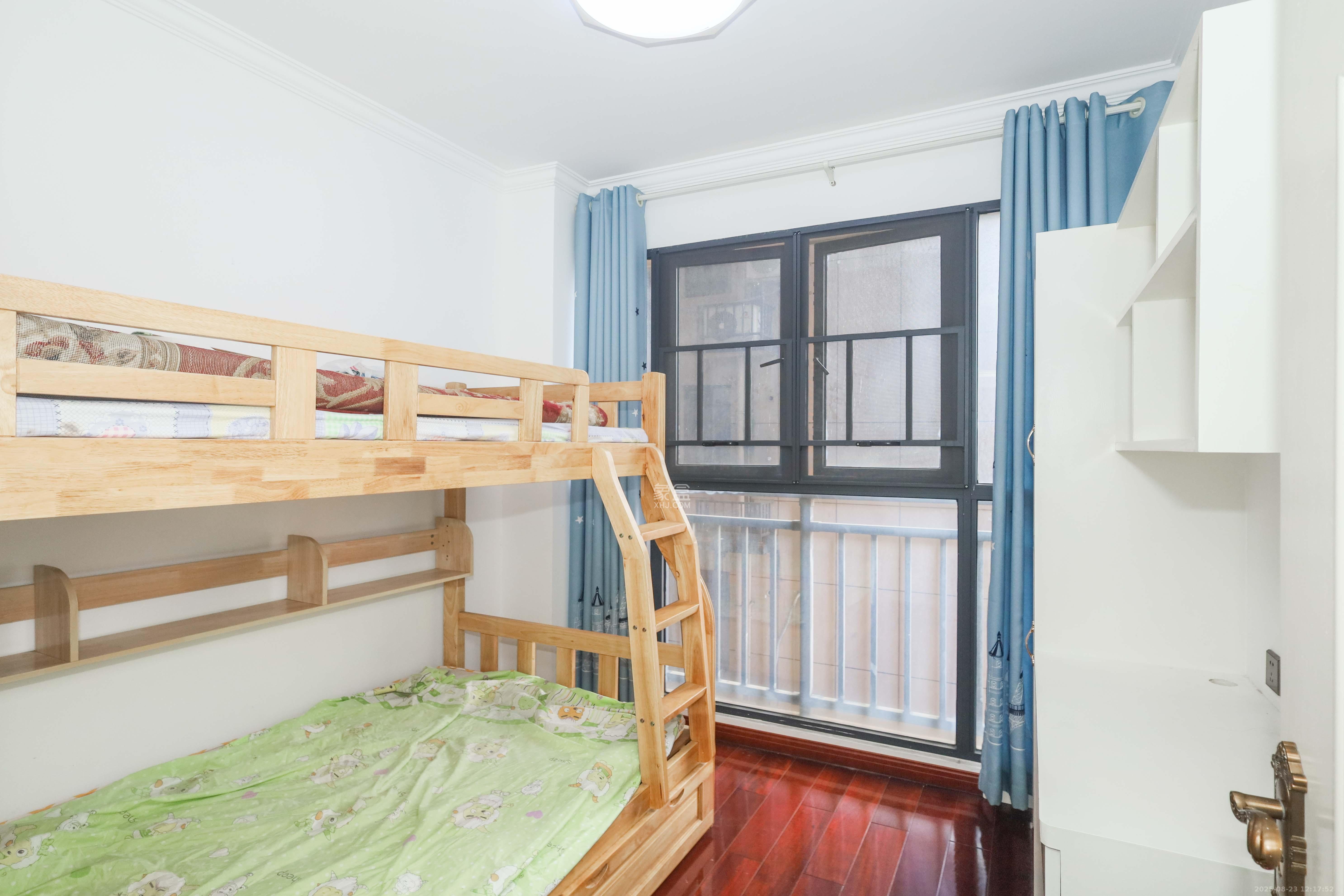 润芳园  4室2厅2卫    125.0万 润芳园  4室2厅2卫    125.0万卧室