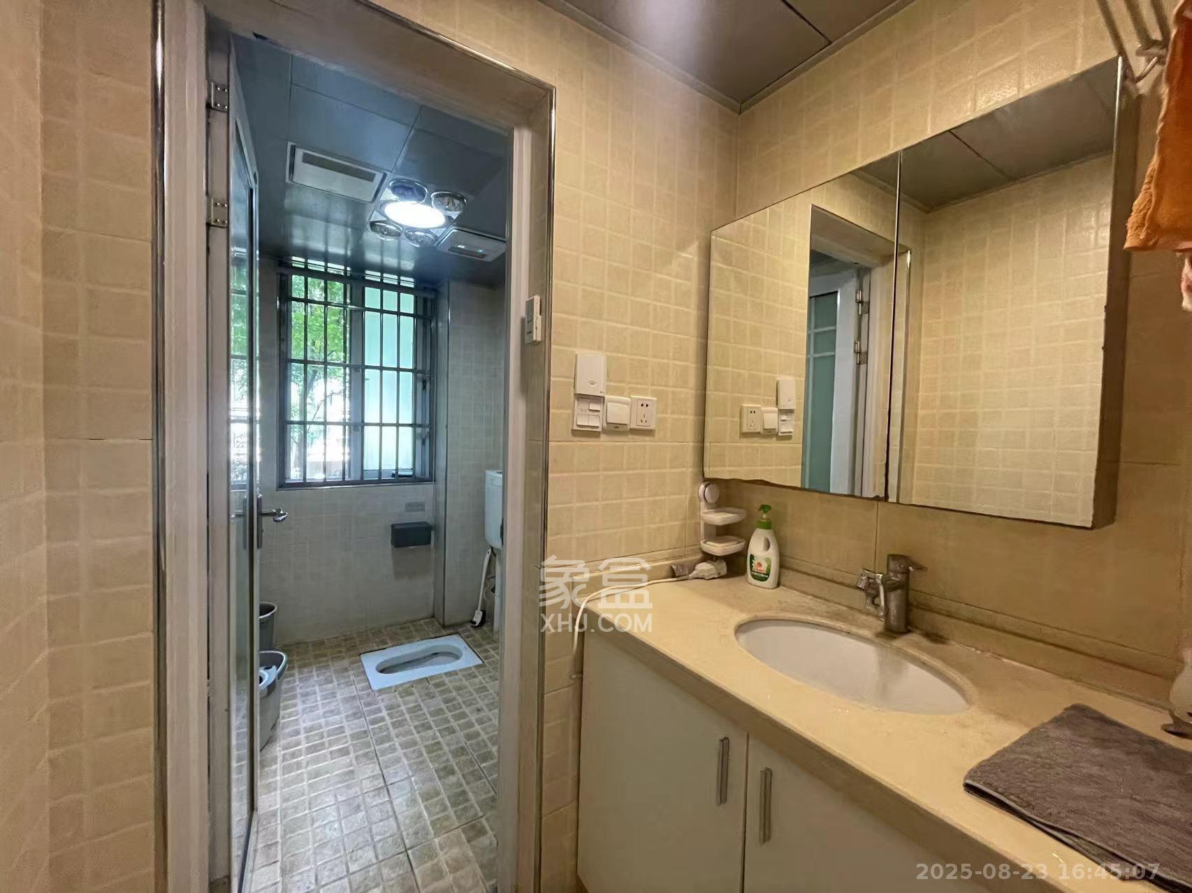 星城荣域  3室2厅2卫    2600.0元/月室内图