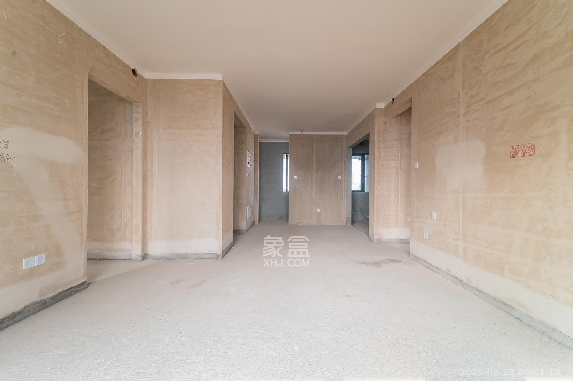 绿城美的明月江南 4室2厅2卫 143.0万 绿城美的明月江南 4室2厅2卫 143.0万客厅