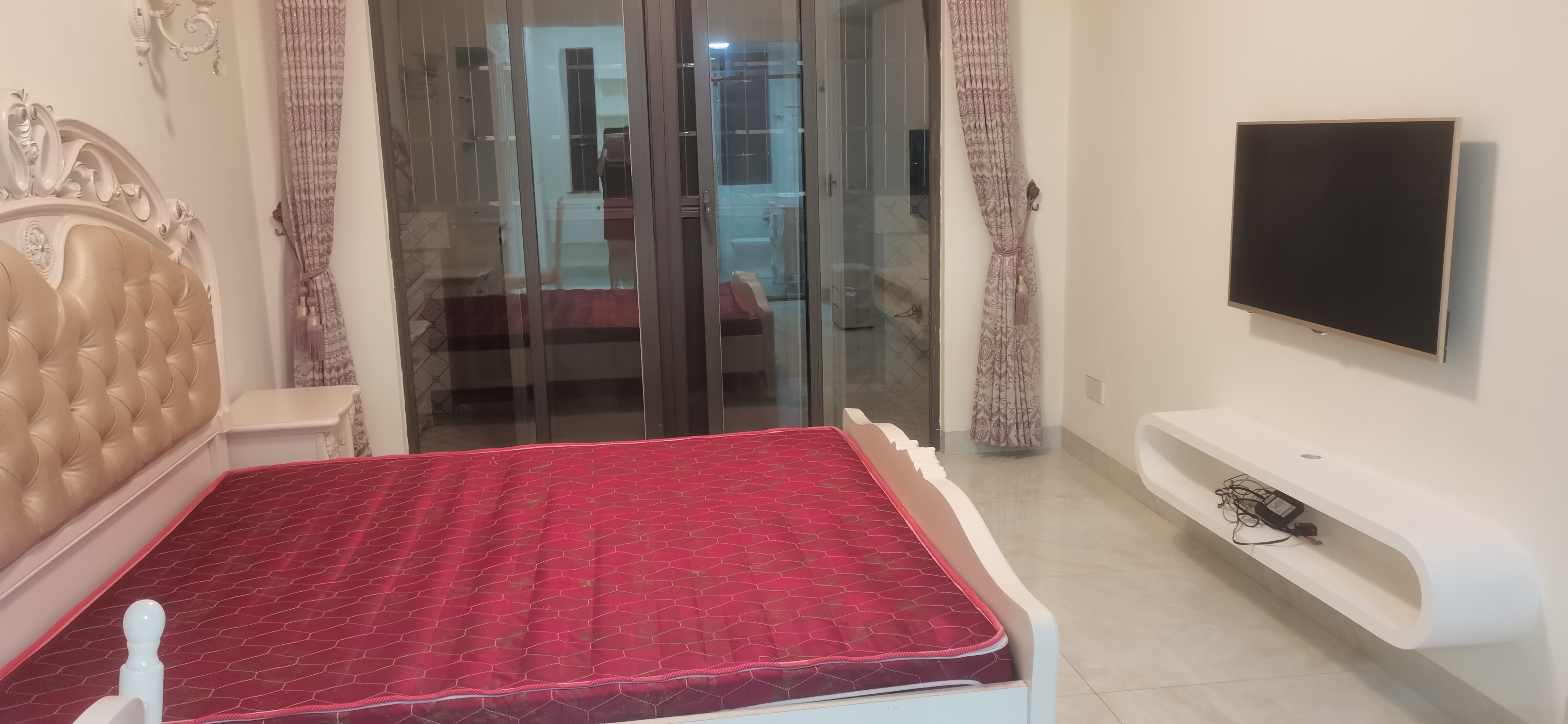 新世界花园三期 3室2厅2卫 2800.0元/月 新世界花园三期 3室2厅2卫 2800.0元/月室内图