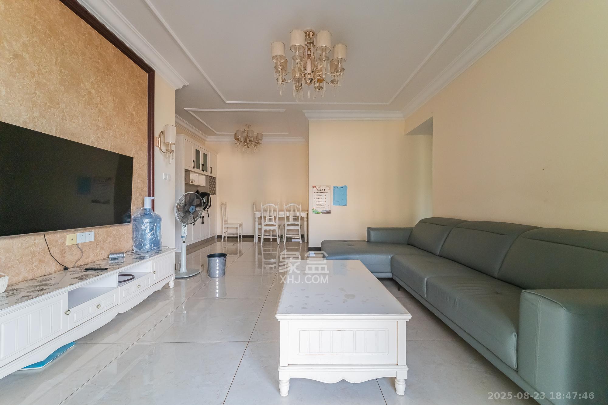 恒大翡翠华庭  3室2厅2卫    92.0万 恒大翡翠华庭  3室2厅2卫    92.0万客厅