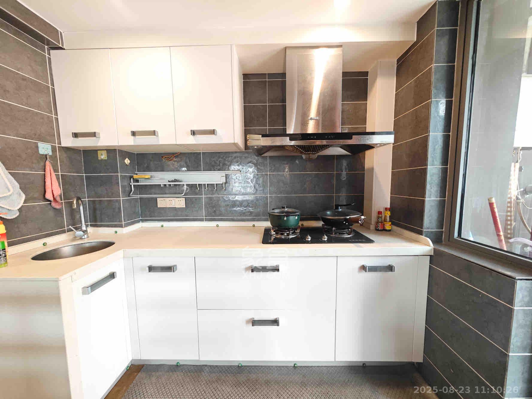 湘府东苑  3室2厅2卫    111.0万厨房