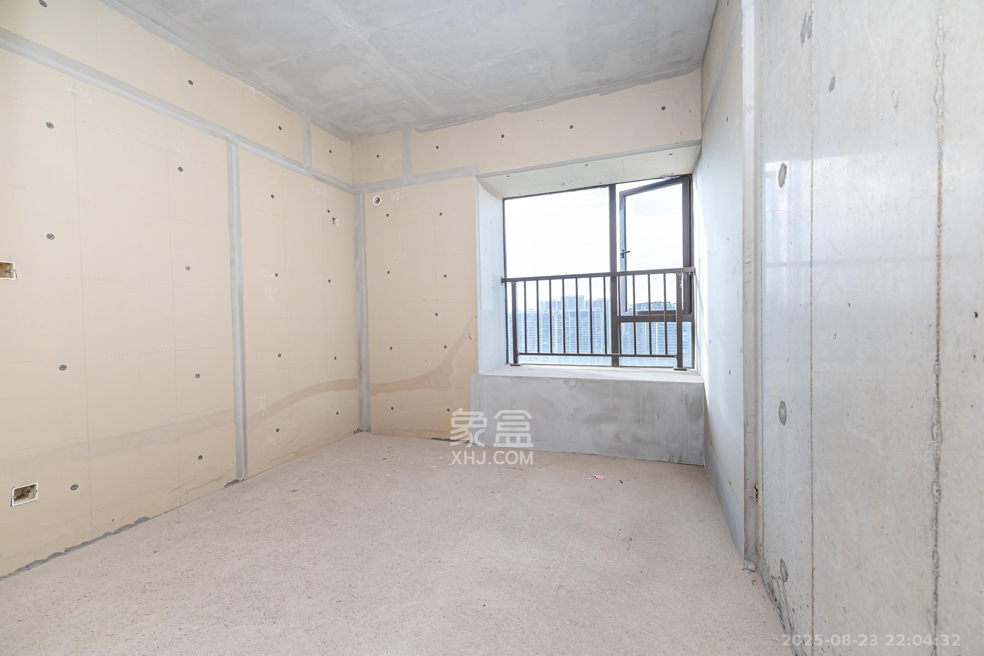 润和湘江天地C区  4室2厅2卫    206.0万卧室