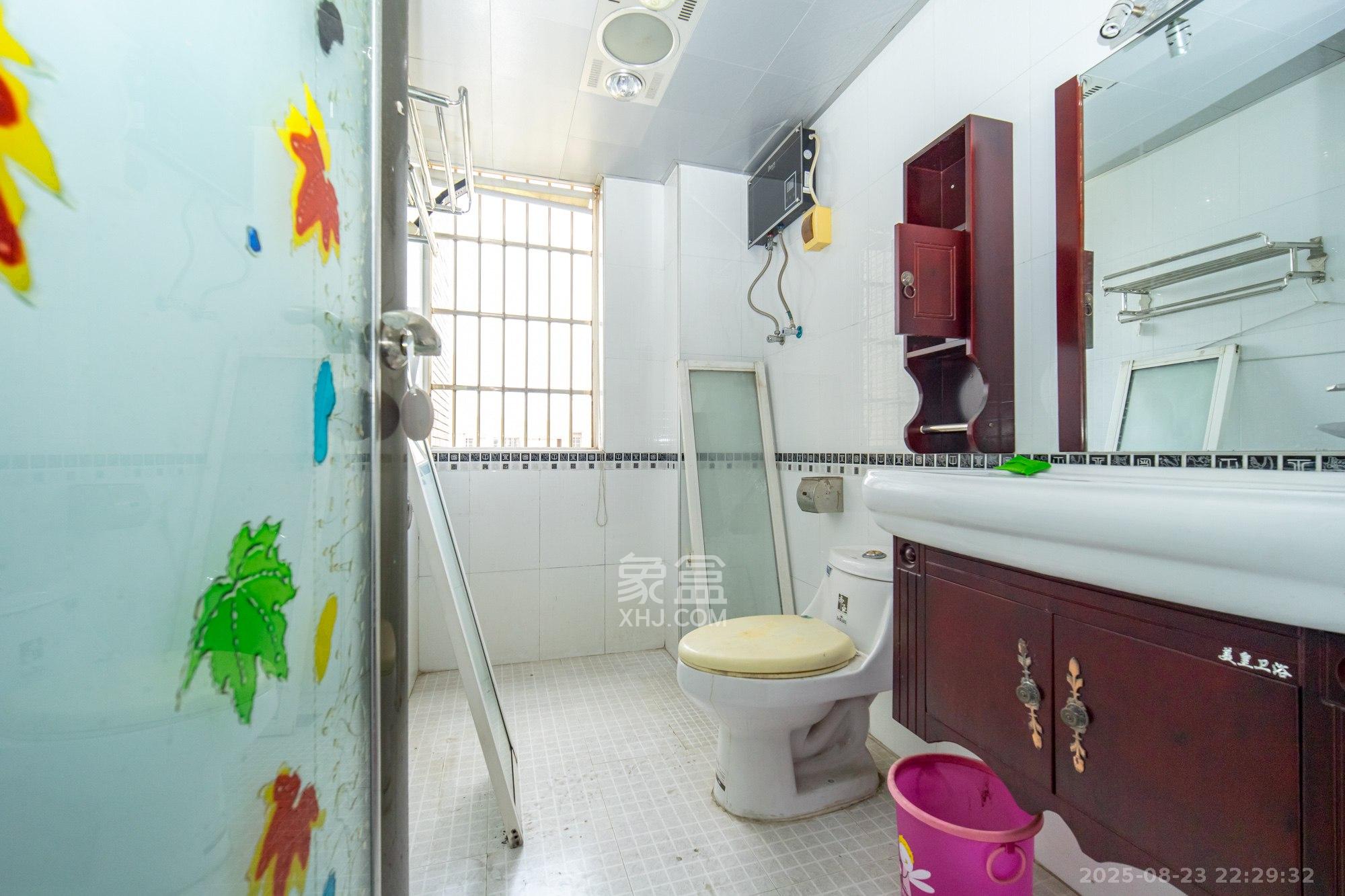 紫晶城  3室2厅2卫    73.8万 紫晶城  3室2厅2卫    73.8万卫生间