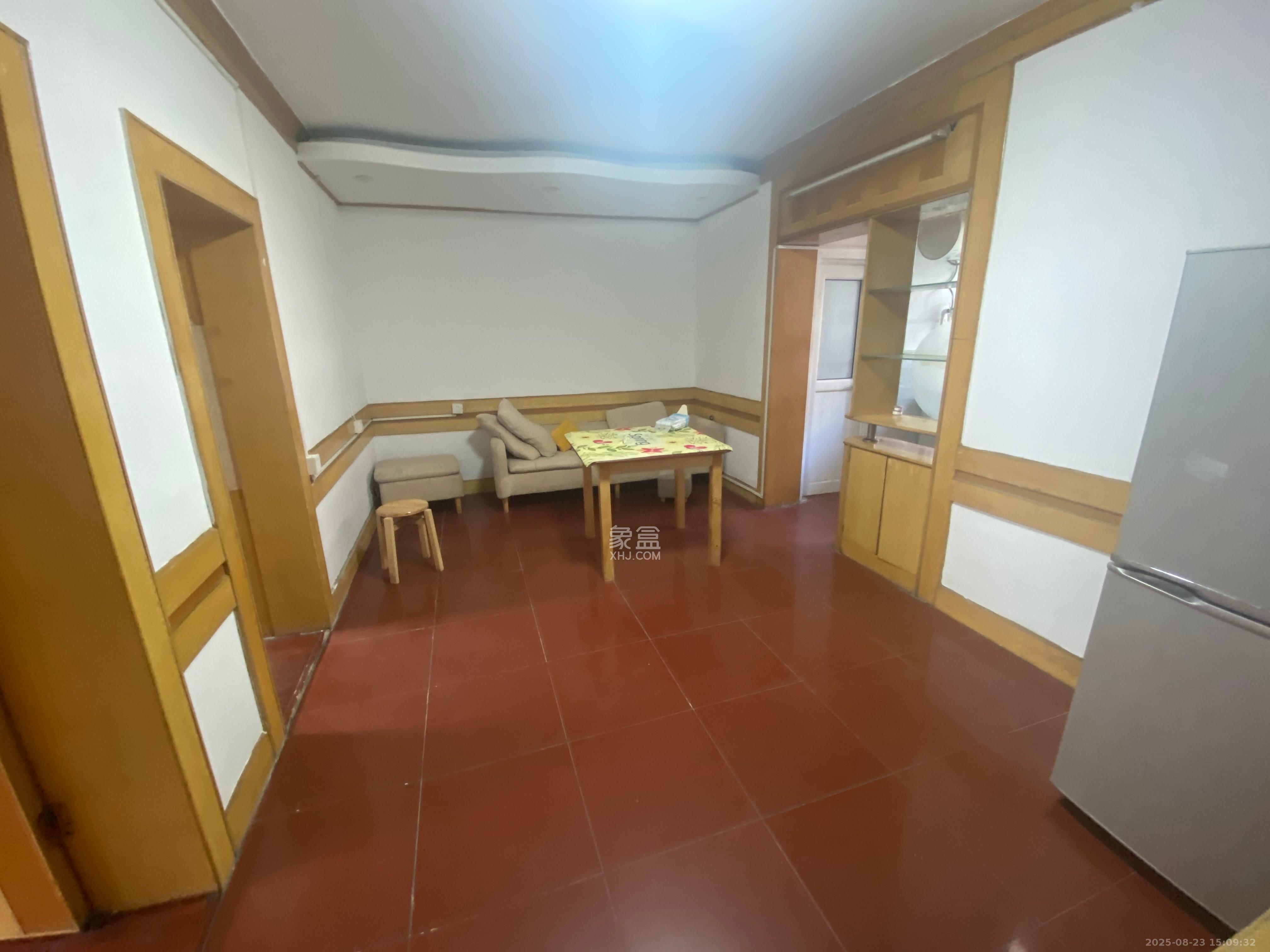 梨子山社区长电宿舍  2室1厅1卫    1300.0元/月 梨子山社区长电宿舍  2室1厅1卫    1300.0元/月